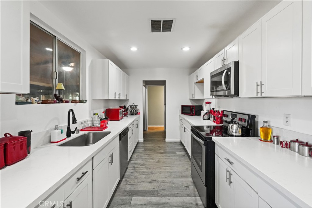 Palmdale, California, 93552, United States, 4 Bedrooms Bedrooms, ,3 BathroomsBathrooms,Residential,For Sale,1980960