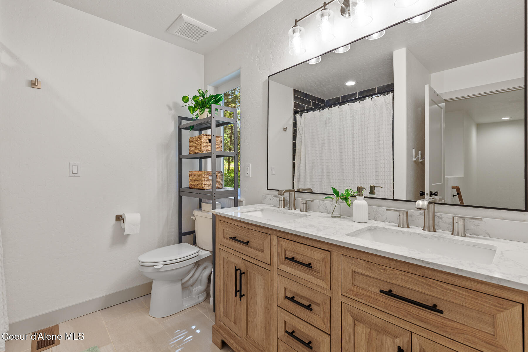 Coeur d'Alene, Idaho, 83814, United States, 3 Bedrooms Bedrooms, ,2 BathroomsBathrooms,Residential,For Sale,2049442