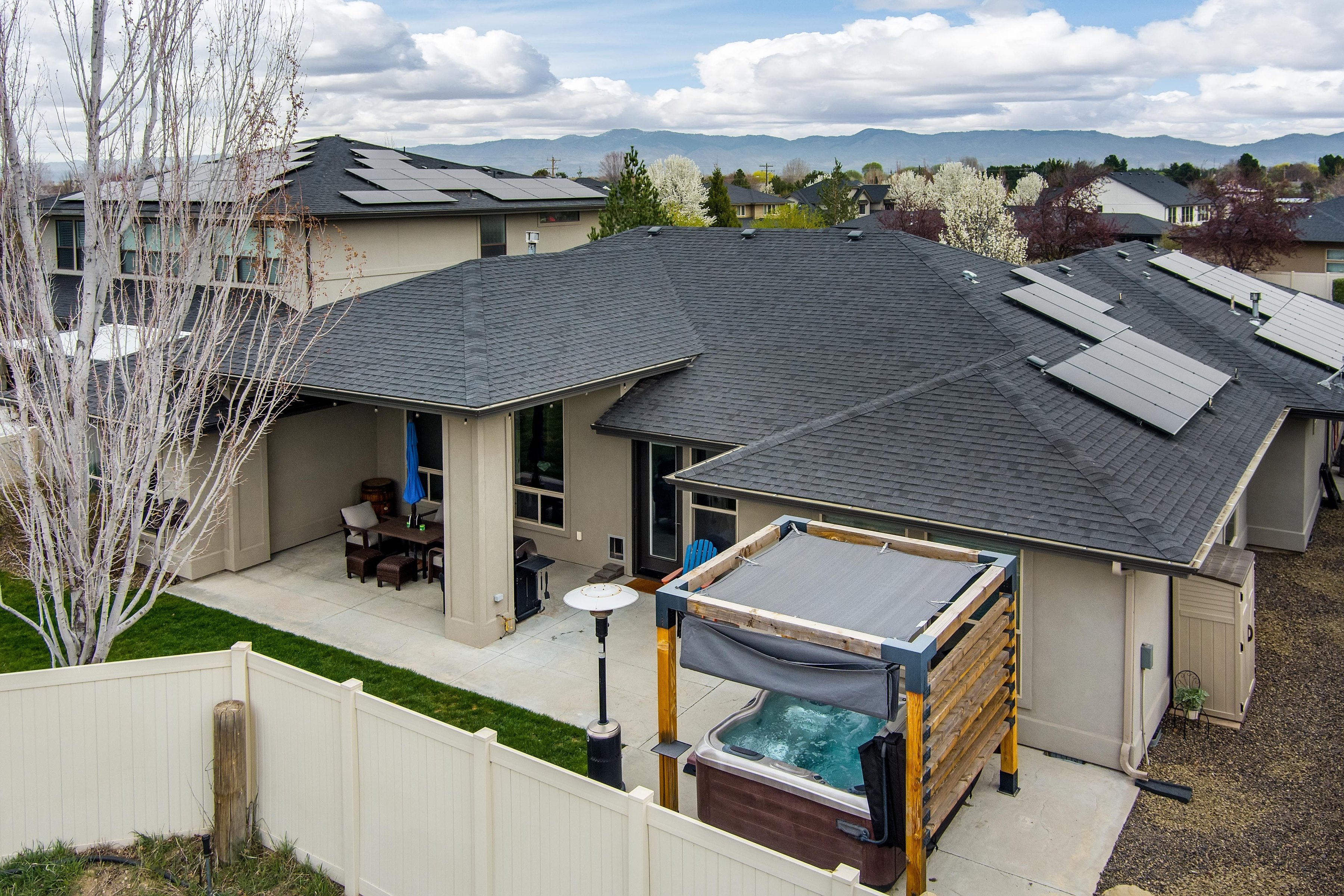  Beautiful Single Level - Former Builder Model Home - 物件實景
