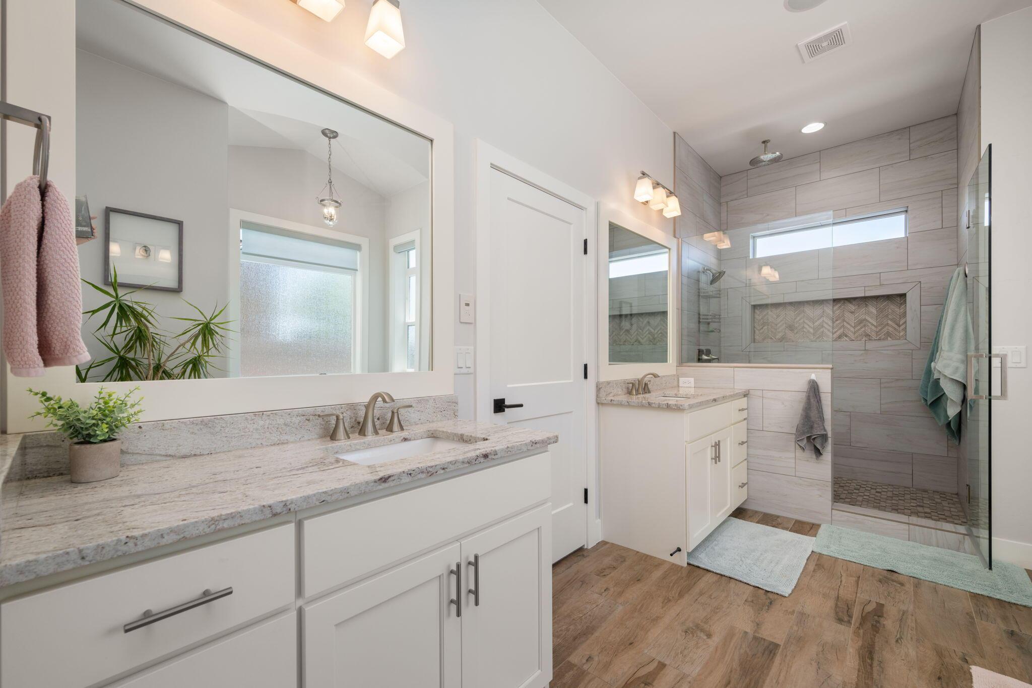 Hurricane, Utah, 84737, United States, 6 Bedrooms Bedrooms, ,6 BathroomsBathrooms,Residential,For Sale,1977381