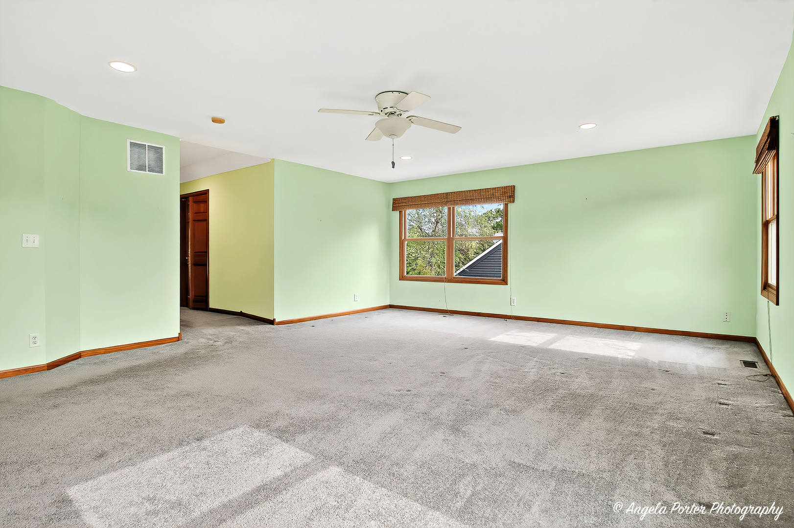 Crystal Lake, Illinois, 60012, United States, 4 Bedrooms Bedrooms, ,3 BathroomsBathrooms,Residential,For Sale,1982844