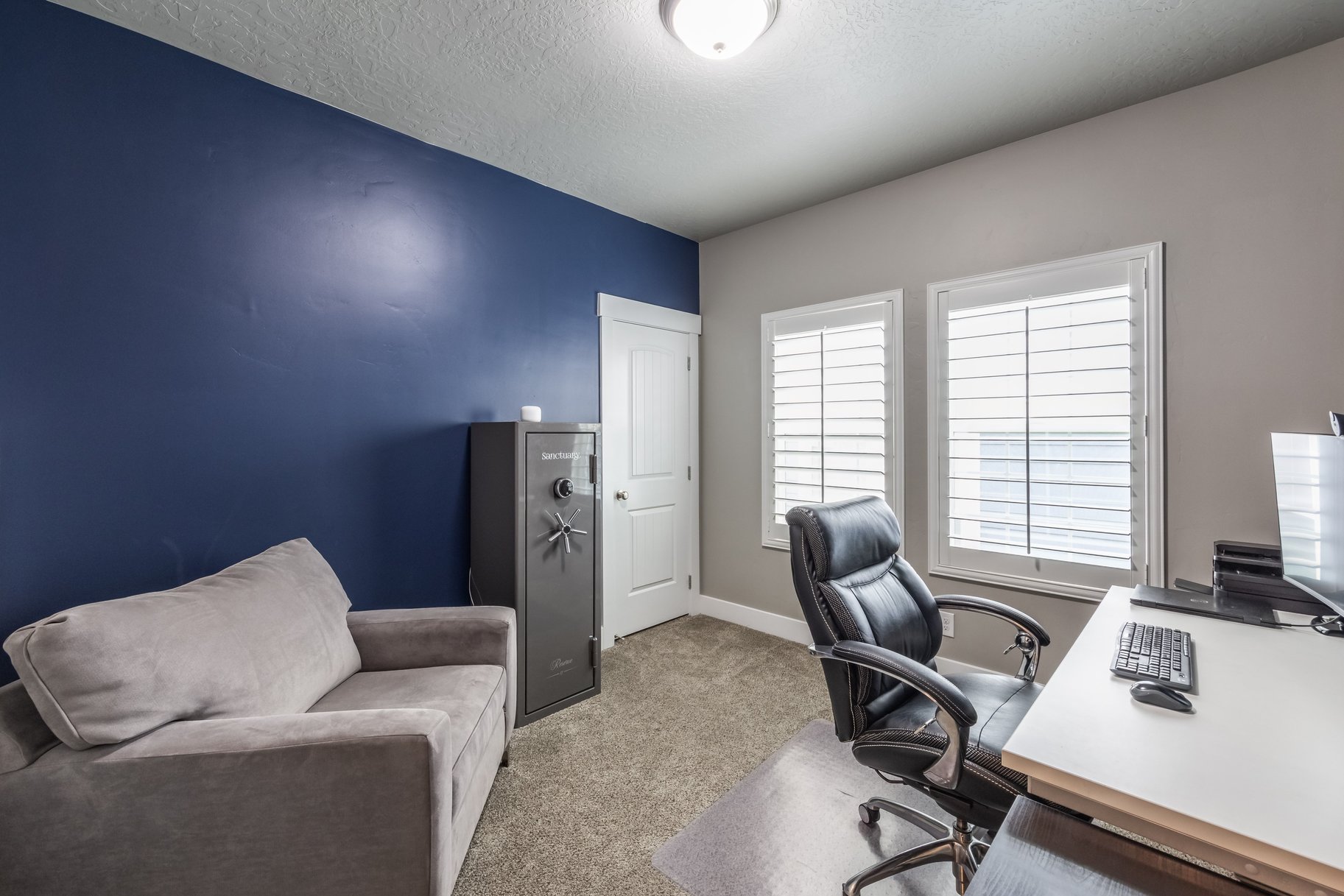  Move-In Ready in Daybreak — Steps from the Lake, Loaded with Custom Upgrades - 物件實景
