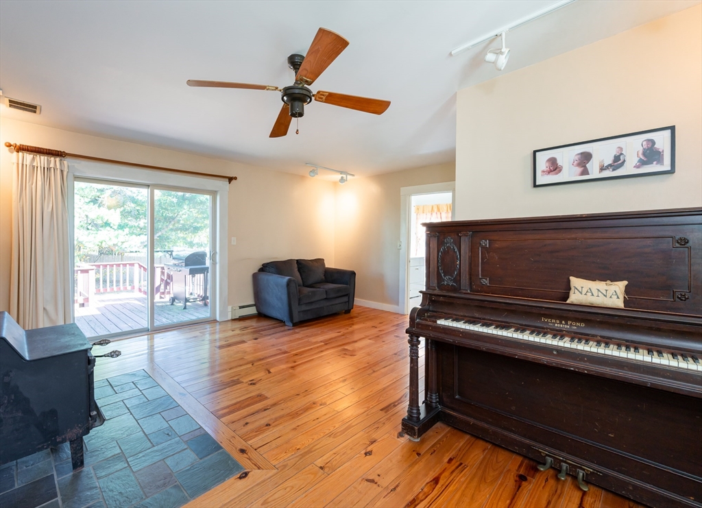 Billerica, Massachusetts, 01821, United States, 3 Bedrooms Bedrooms, ,2 BathroomsBathrooms,Residential,For Sale,1991745