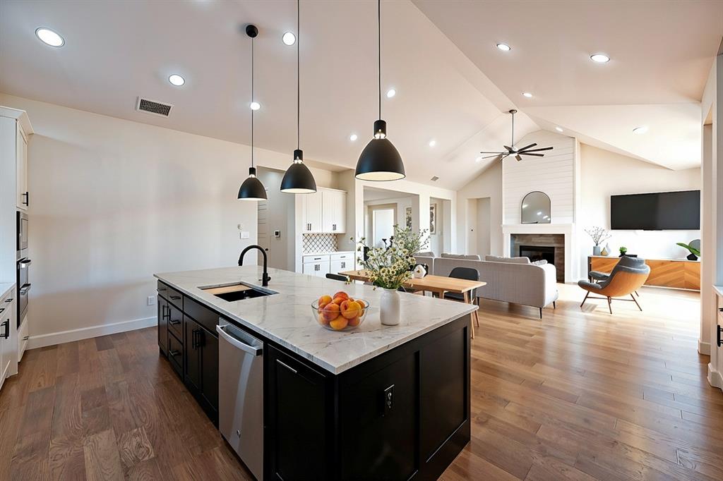 Midlothian, Texas, 76065, United States, 4 Bedrooms Bedrooms, ,5 BathroomsBathrooms,Residential,For Sale,2048085