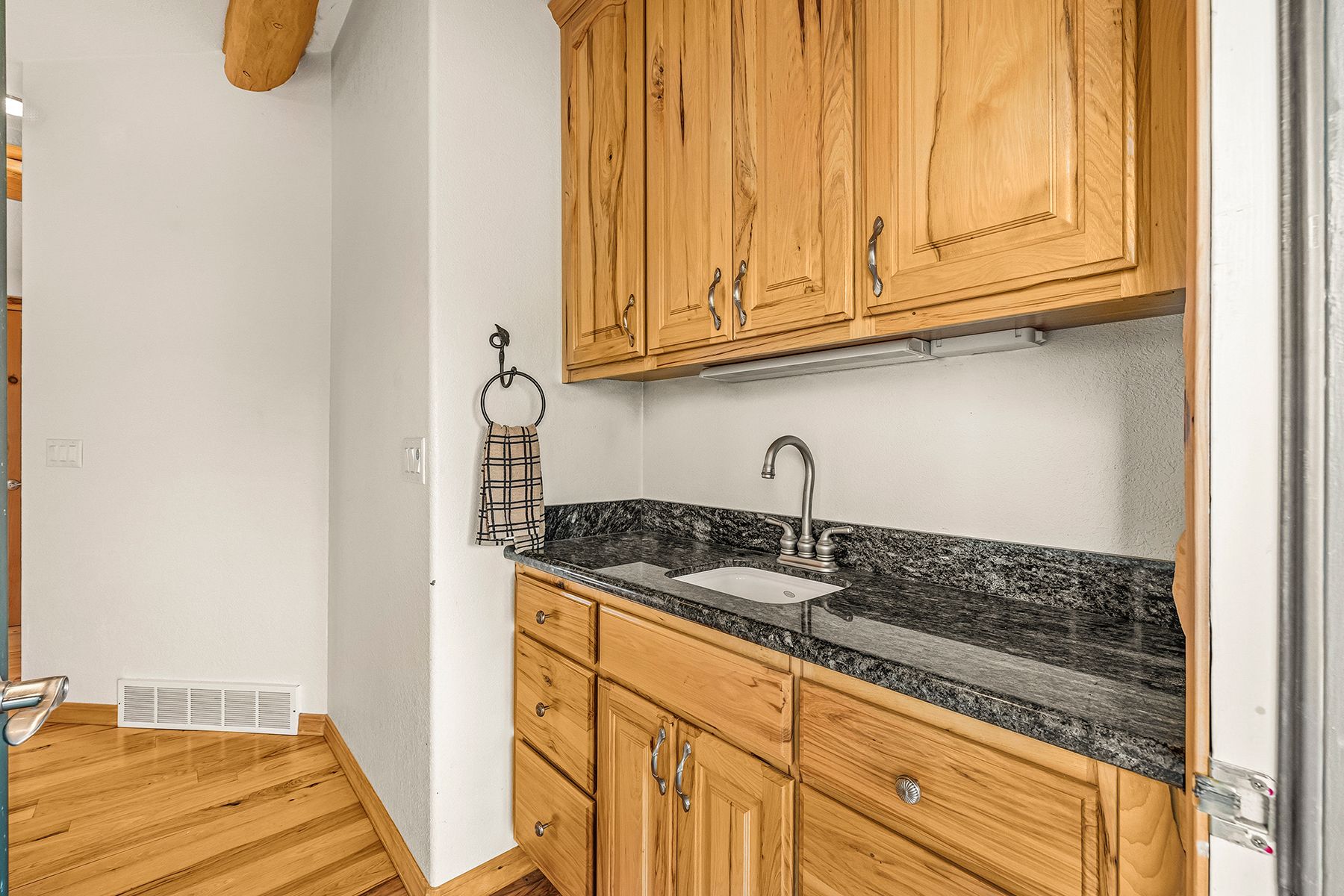  where  the mountains meet mccoy - 物件實景