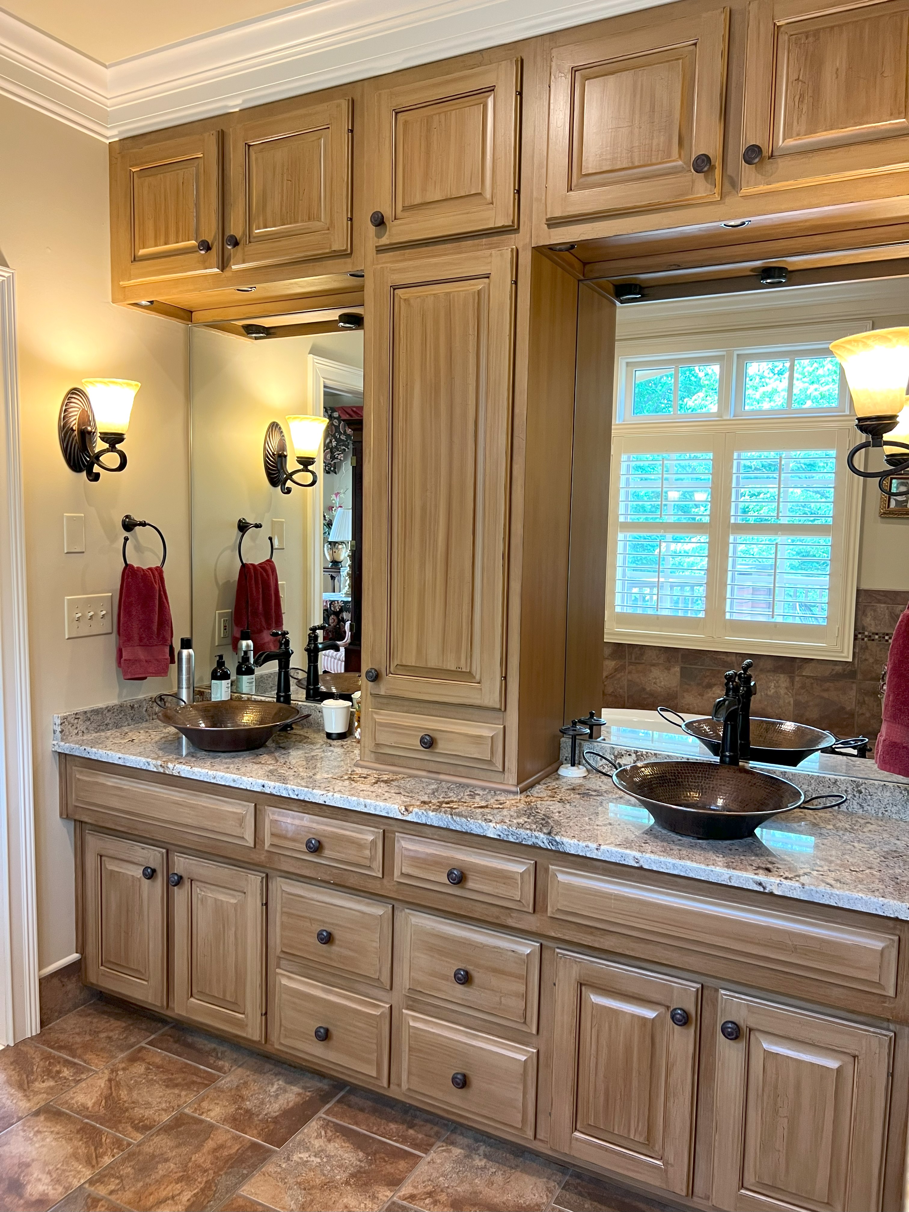 Frankfort, Kentucky, 40601, United States, 5 Bedrooms Bedrooms, ,4 BathroomsBathrooms,Residential,For Sale,1983551