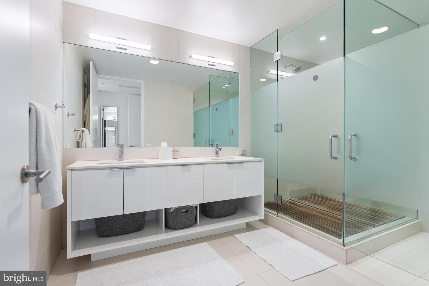 Washington, District of Columbia, 20037, United States, 3 Bedrooms Bedrooms, ,3 BathroomsBathrooms,Residential,For Sale,1961771