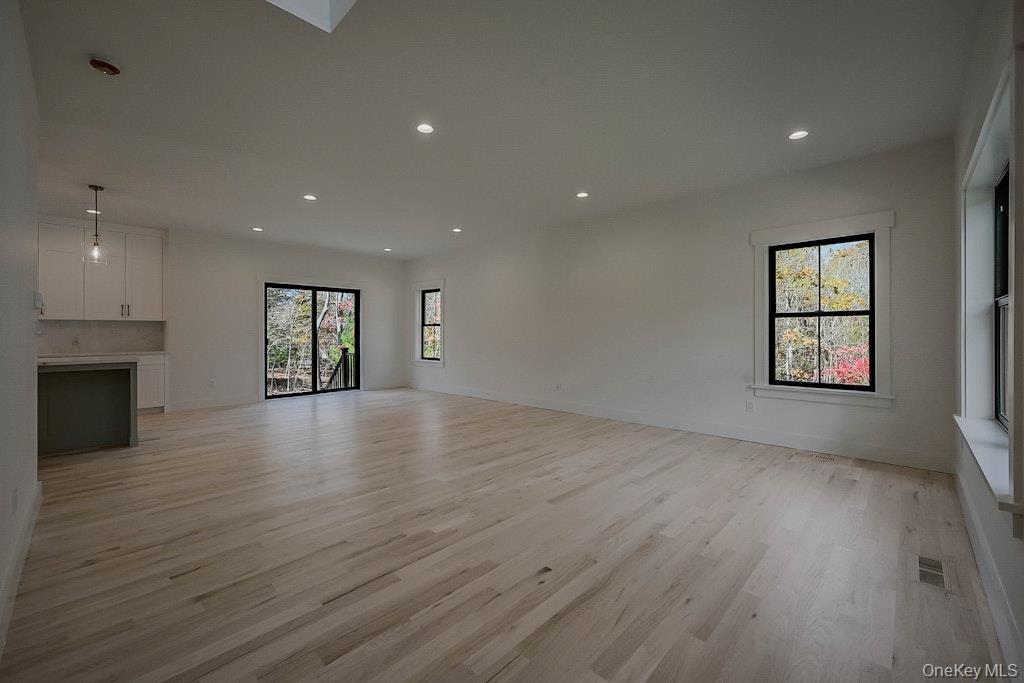 Middle Island, New York, 11953, United States, 4 Bedrooms Bedrooms, ,4 BathroomsBathrooms,Residential,For Sale,1988192