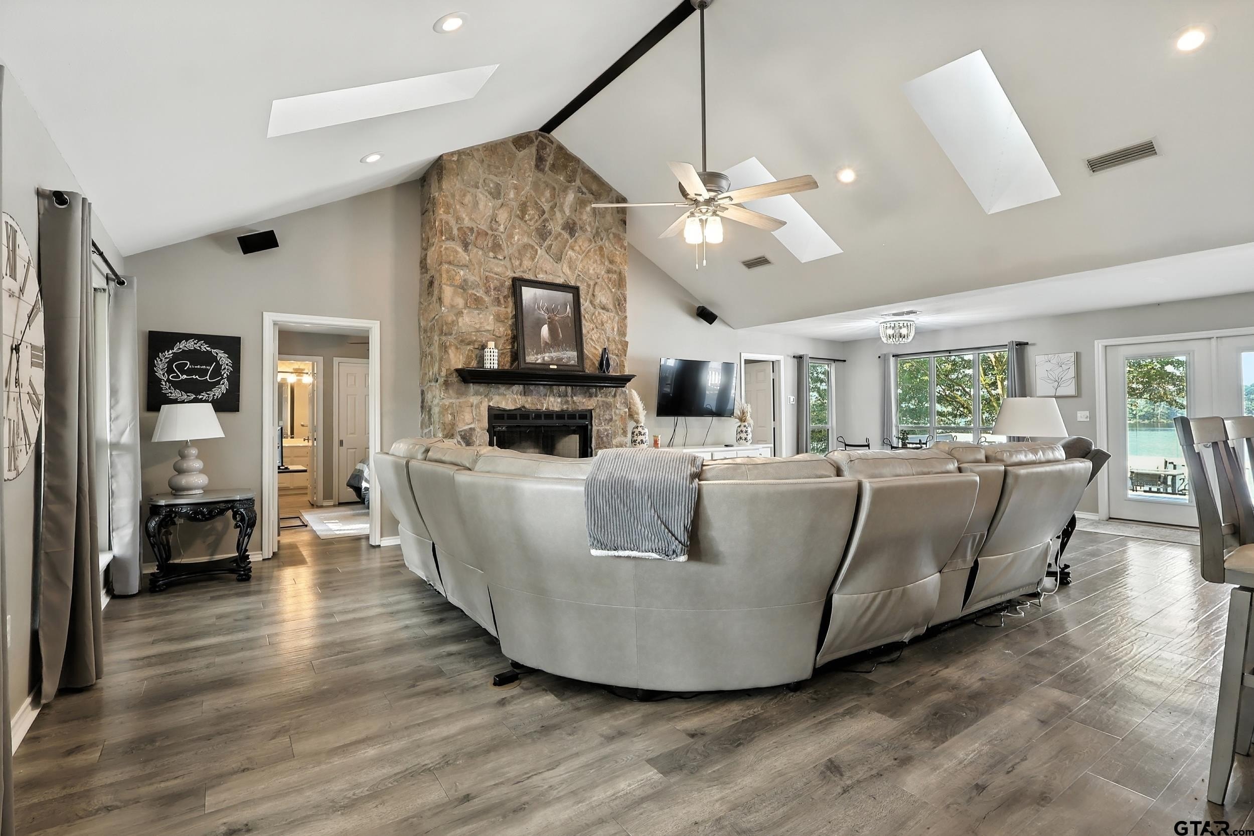 Pittsburg, Texas, 75686, United States, 3 Bedrooms Bedrooms, ,3 BathroomsBathrooms,Residential,For Sale,1977166