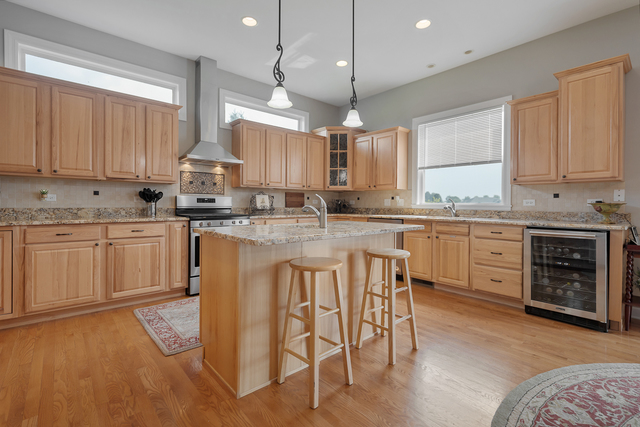 St Charles, Illinois, 60175, United States, 5 Bedrooms Bedrooms, ,3 BathroomsBathrooms,Residential,For Sale,1935414