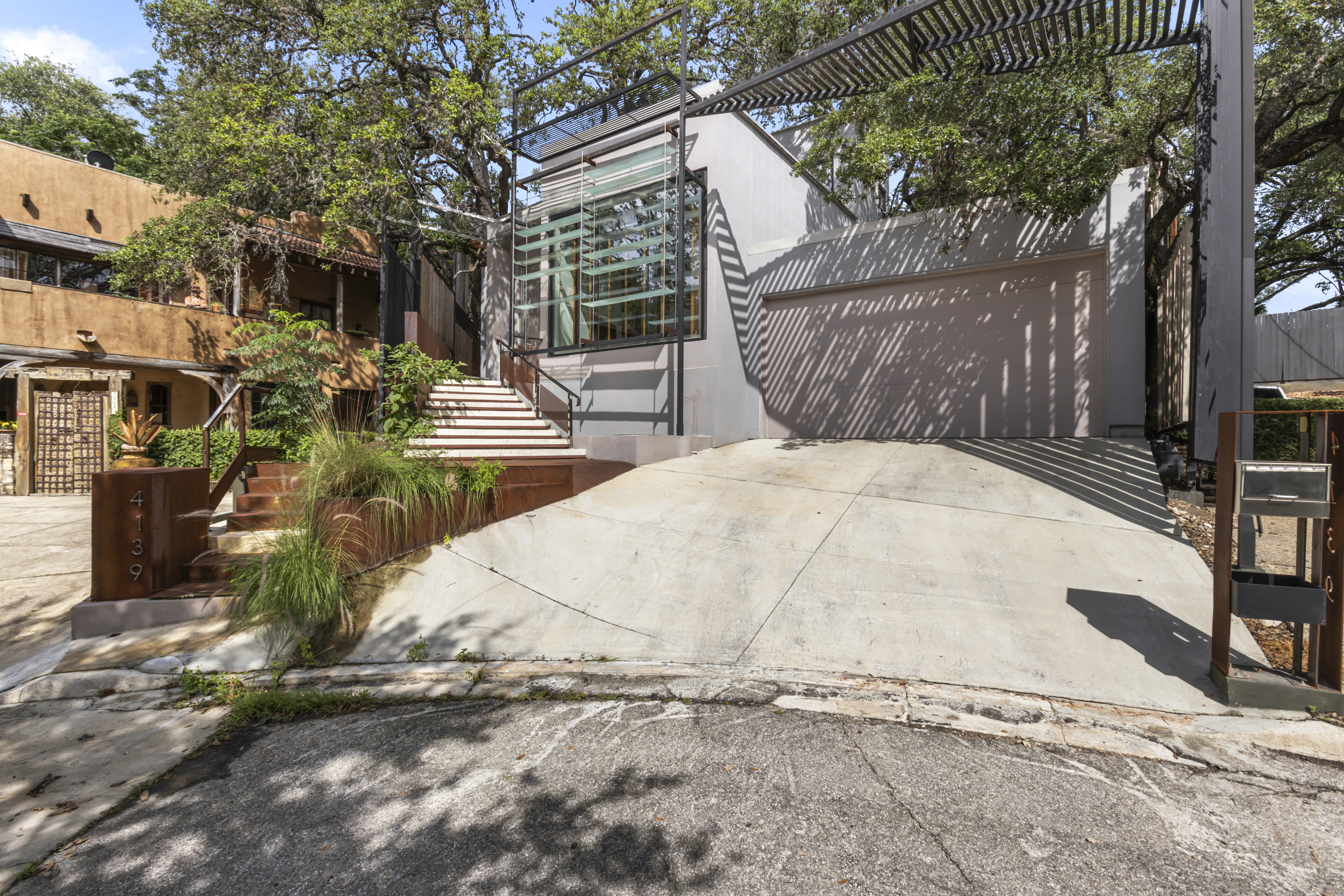  Architectural Masterpiece in Oak Hills - 物件實景