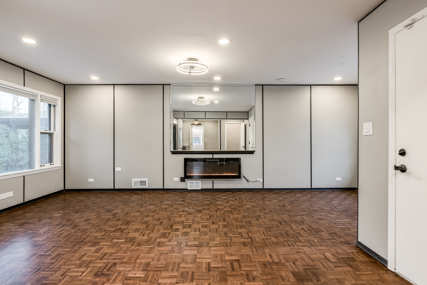 Skokie, Illinois, 60077, United States, 3 Bedrooms Bedrooms, ,2 BathroomsBathrooms,Residential,For Sale,1990753