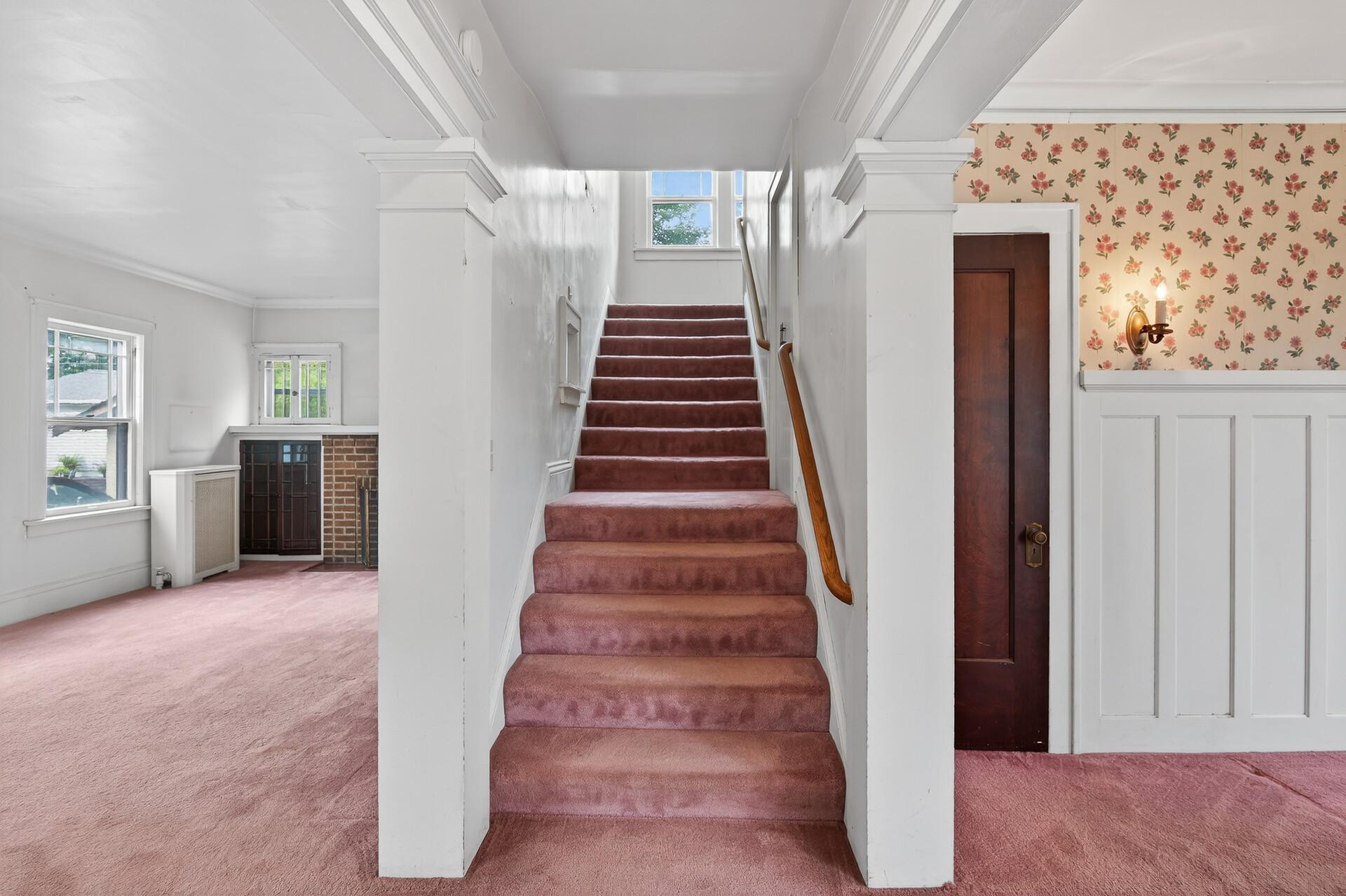 Minneapolis, Minnesota, 55409, United States, 4 Bedrooms Bedrooms, ,2 BathroomsBathrooms,Residential,For Sale,1959078