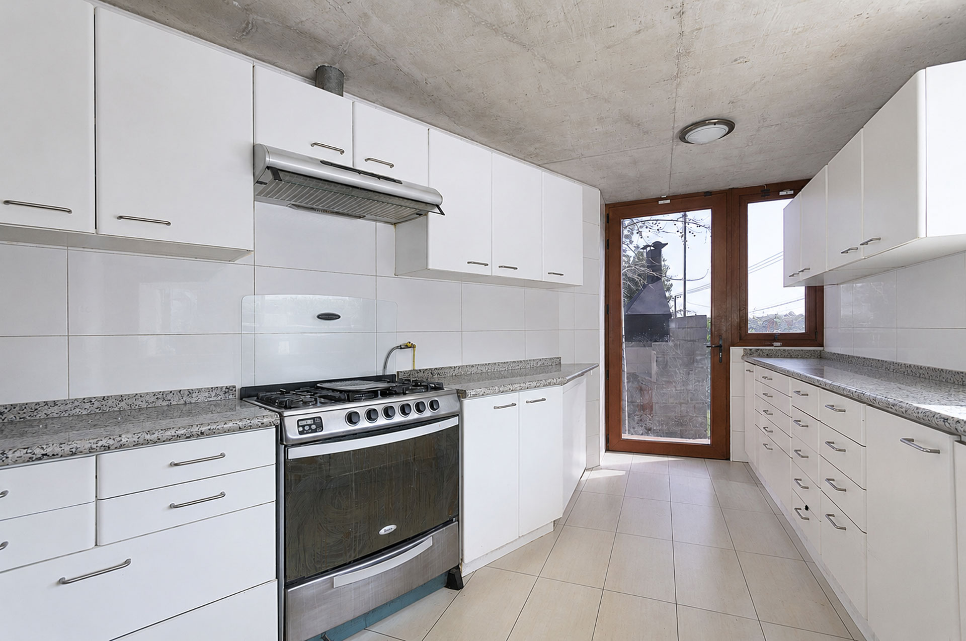  Modern home with generous living spaces,  in La Reina Alta - 物件實景