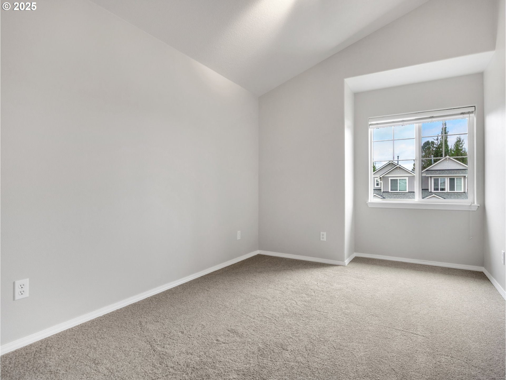 West Linn, Oregon, 97068, United States, 3 Bedrooms Bedrooms, ,3 BathroomsBathrooms,Residential,For Sale,1950039