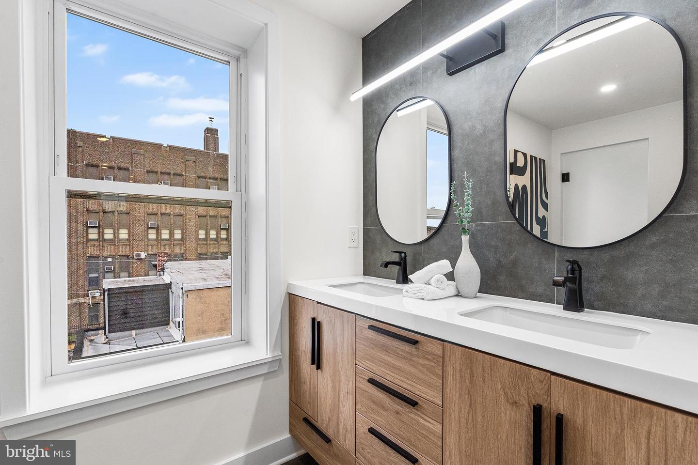 Philadelphia, Pennsylvania, 19125, United States, 3 Bedrooms Bedrooms, ,3 BathroomsBathrooms,Residential,For Sale,1954864