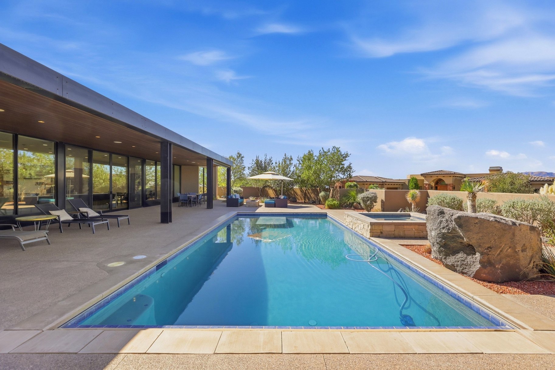  Warm Desert Modern Single Level Living in the Gated side of the Ledges Course - 物件實景