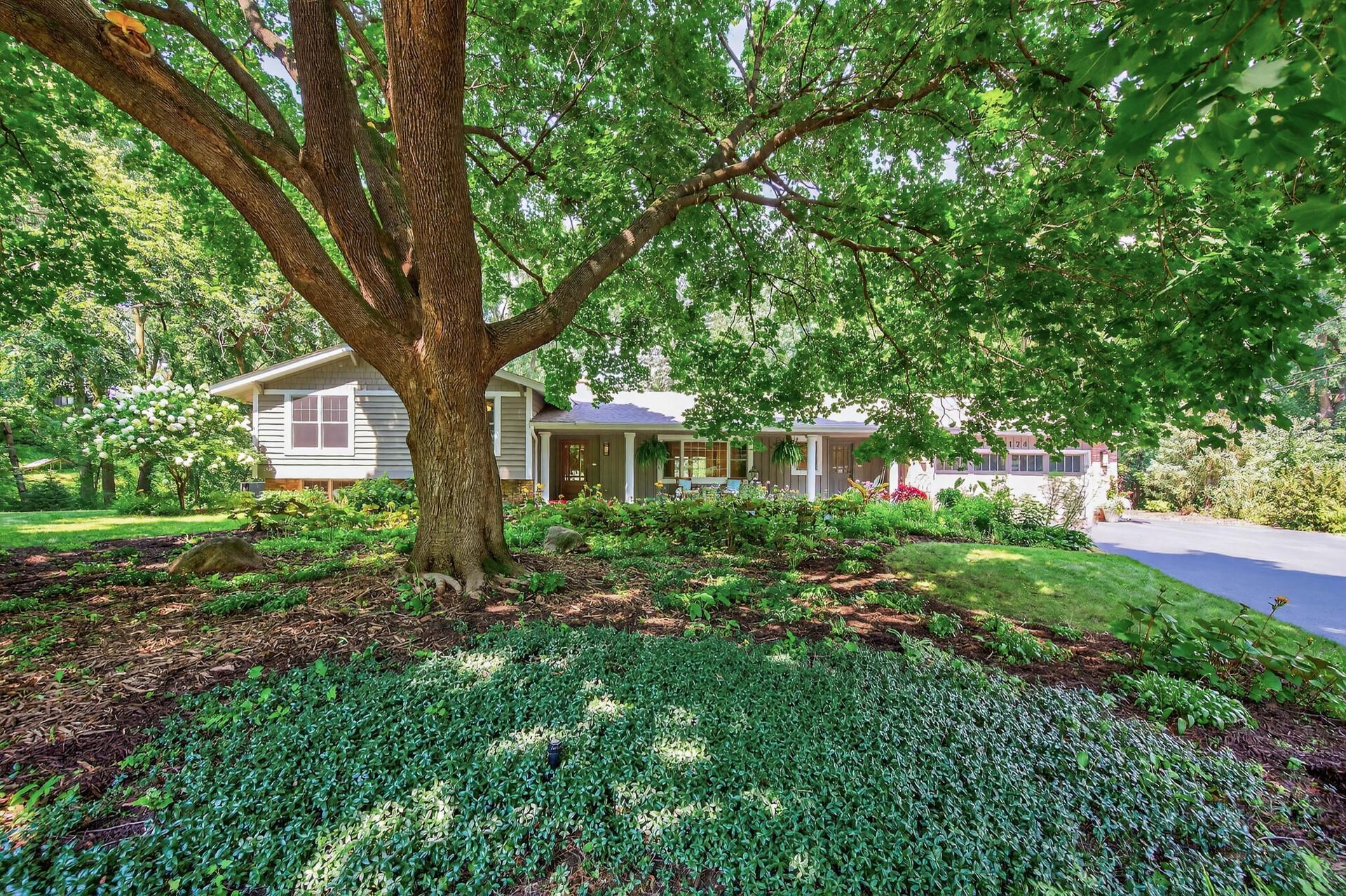 Minnetonka, Minnesota, 55345, United States, 5 Bedrooms Bedrooms, ,2 BathroomsBathrooms,Residential,For Sale,1919862
