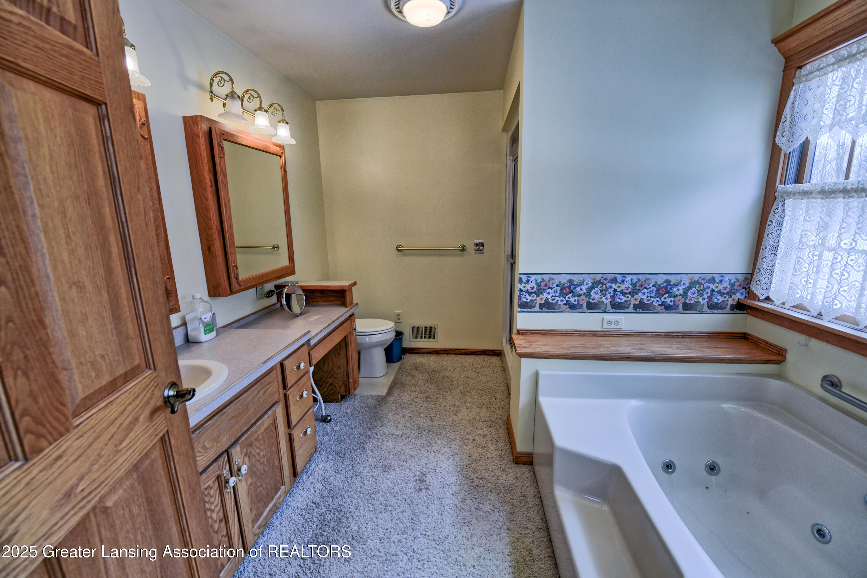 Portland, Michigan, 48875, United States, 5 Bedrooms Bedrooms, ,4 BathroomsBathrooms,Residential,For Sale,2031480