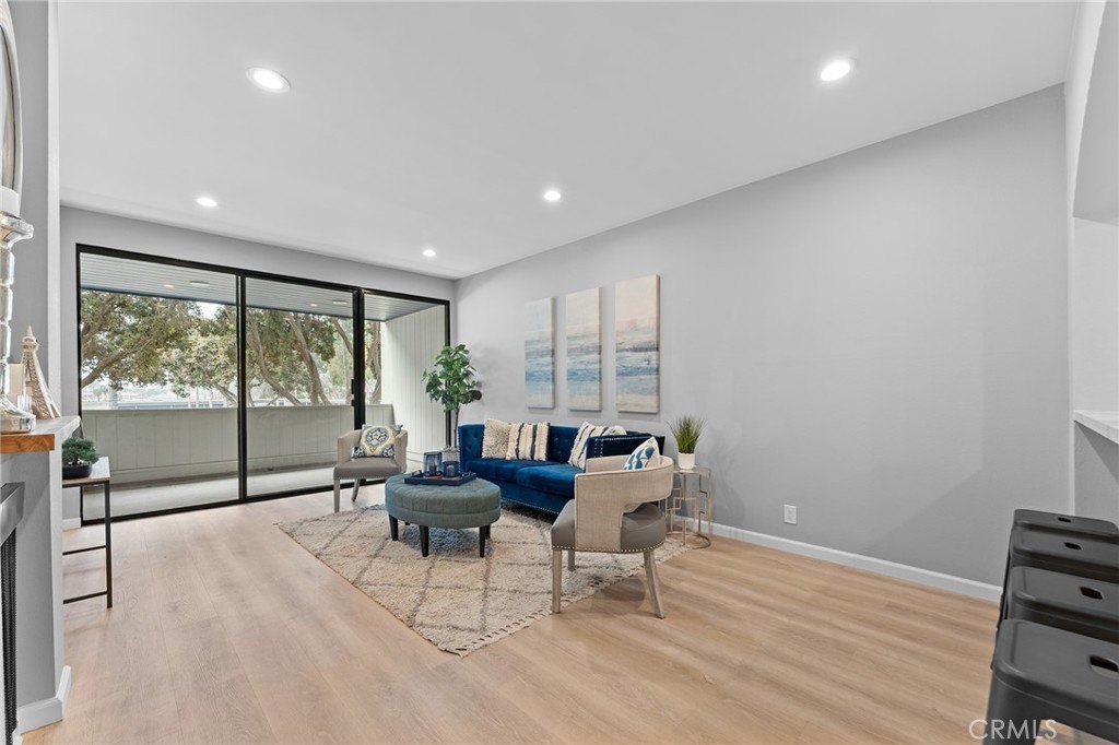 Ventura, California, 93001, United States, 2 Bedrooms Bedrooms, ,1 BathroomBathrooms,Residential,For Sale,1990388