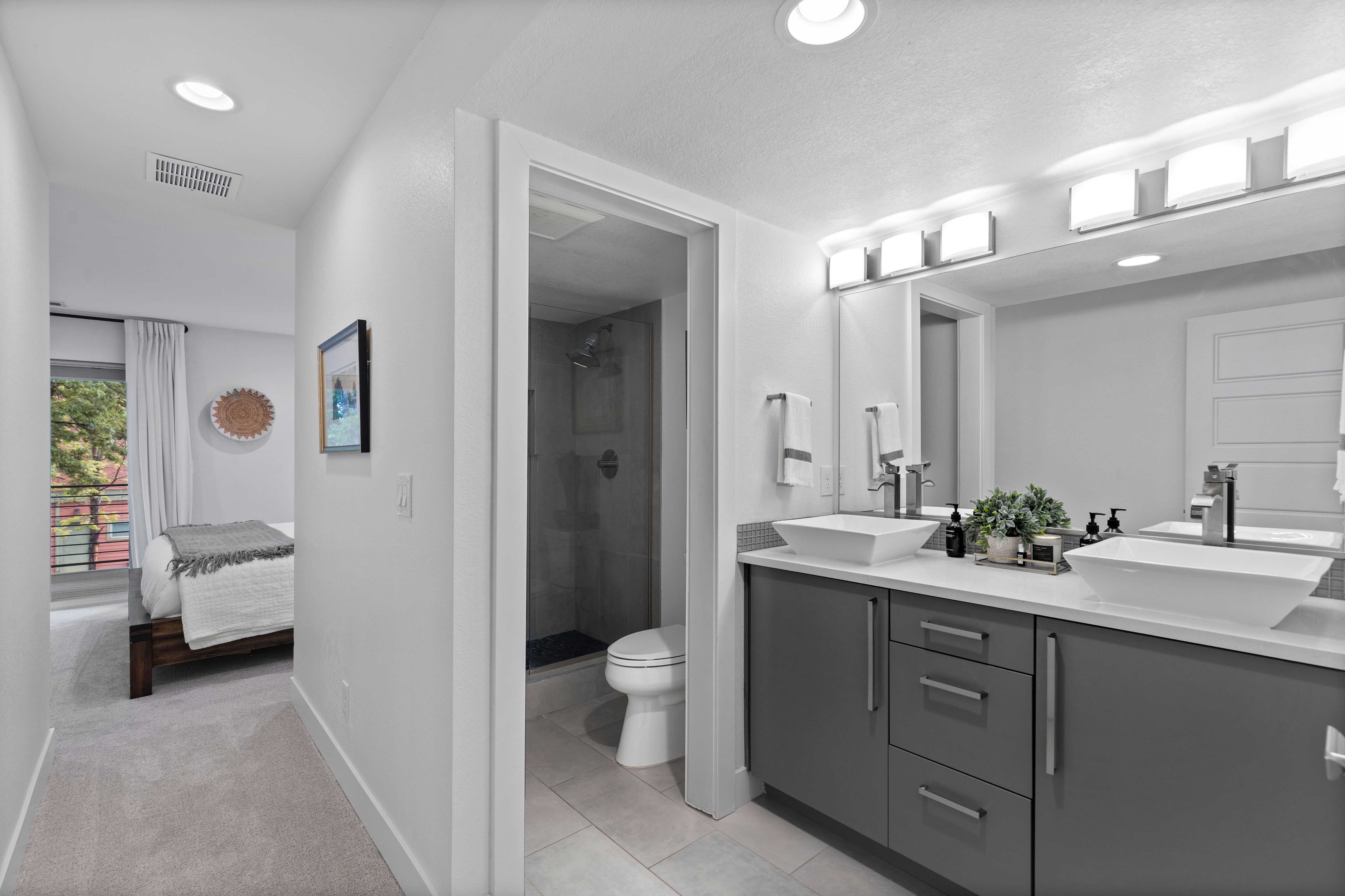 Sleek, architecturally refined end-unit duplex - 物件實景