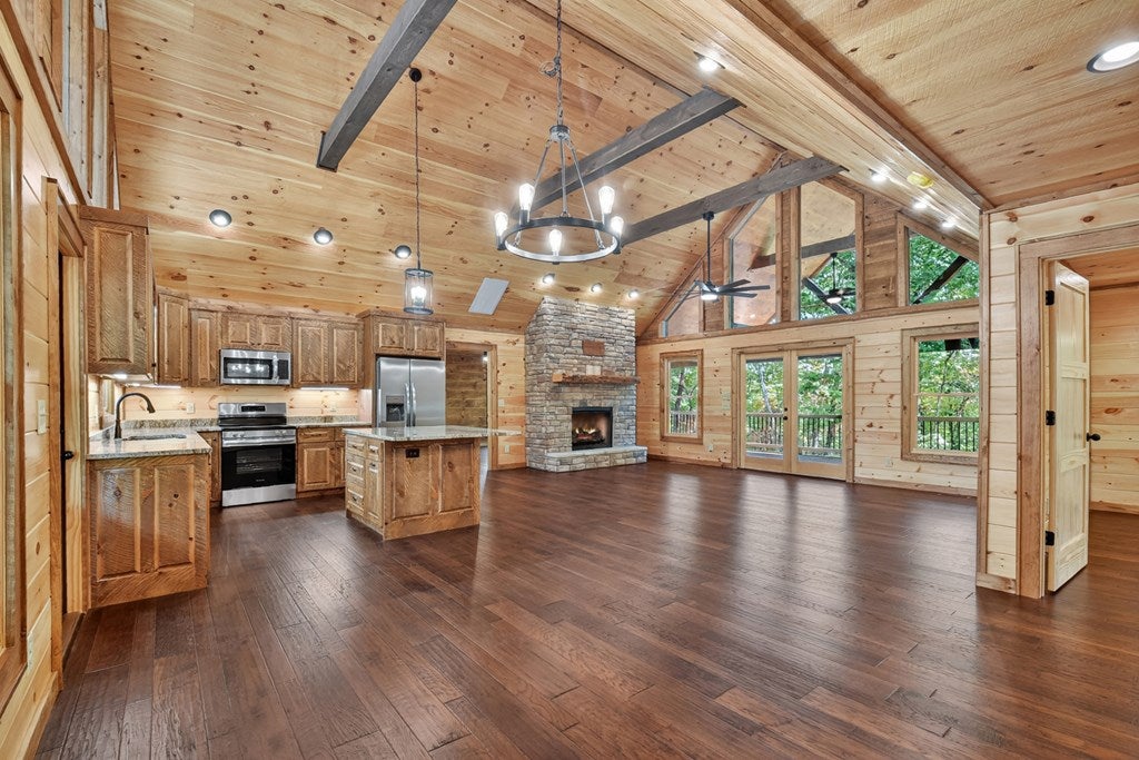 Mineral Bluff, Georgia, 30559, United States, 4 Bedrooms Bedrooms, ,3 BathroomsBathrooms,Residential,For Sale,1953348