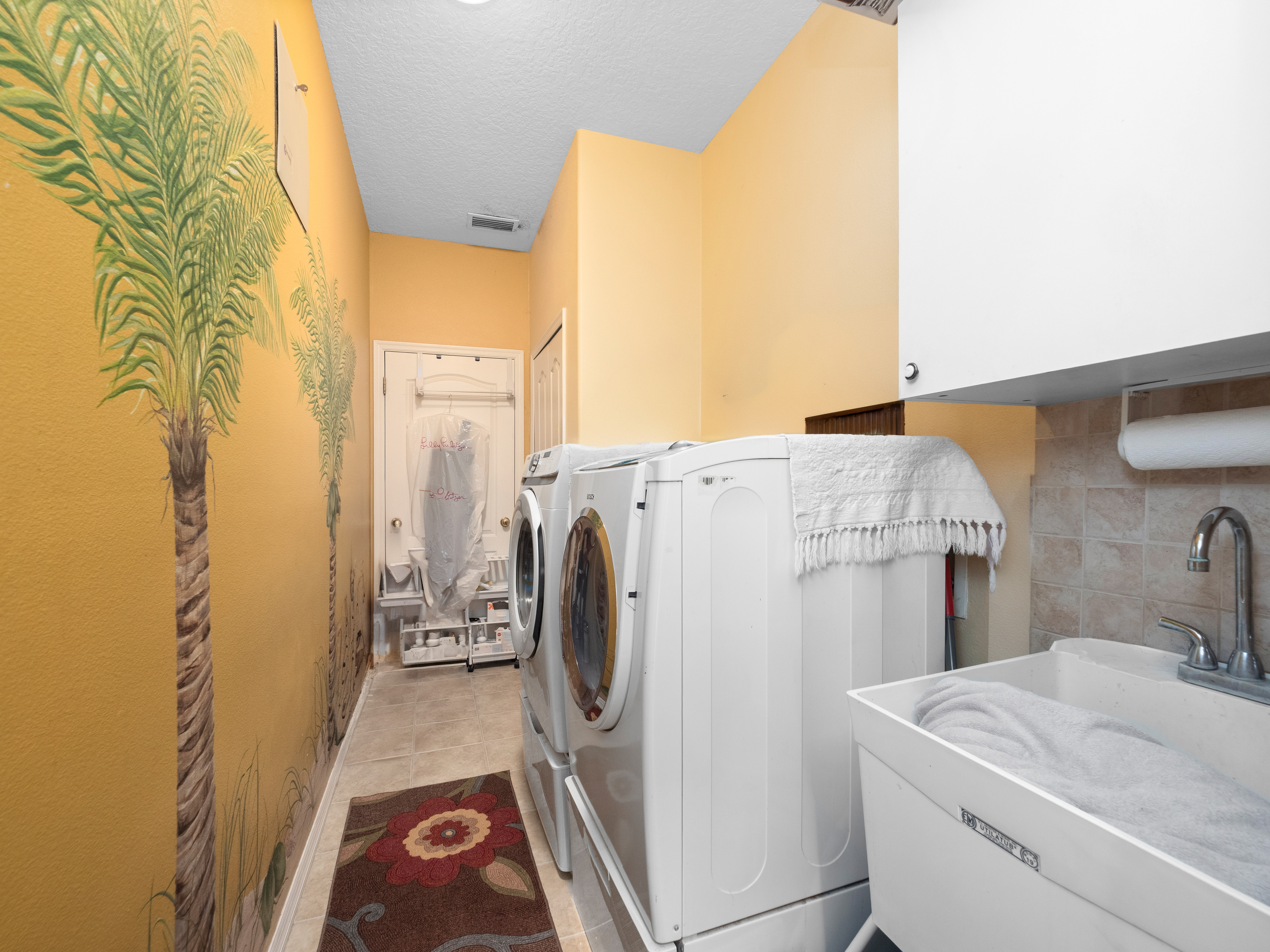 Winter Garden, Florida, 34787, United States, 4 Bedrooms Bedrooms, ,2 BathroomsBathrooms,Residential,For Sale,1915487