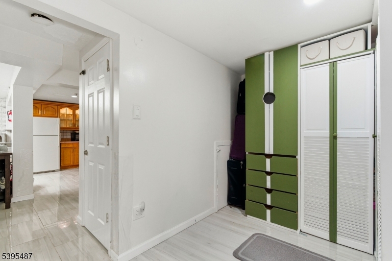 Wayne Twp., New Jersey, 07470, United States, 5 Bedrooms Bedrooms, ,2 BathroomsBathrooms,Residential,For Sale,1988198