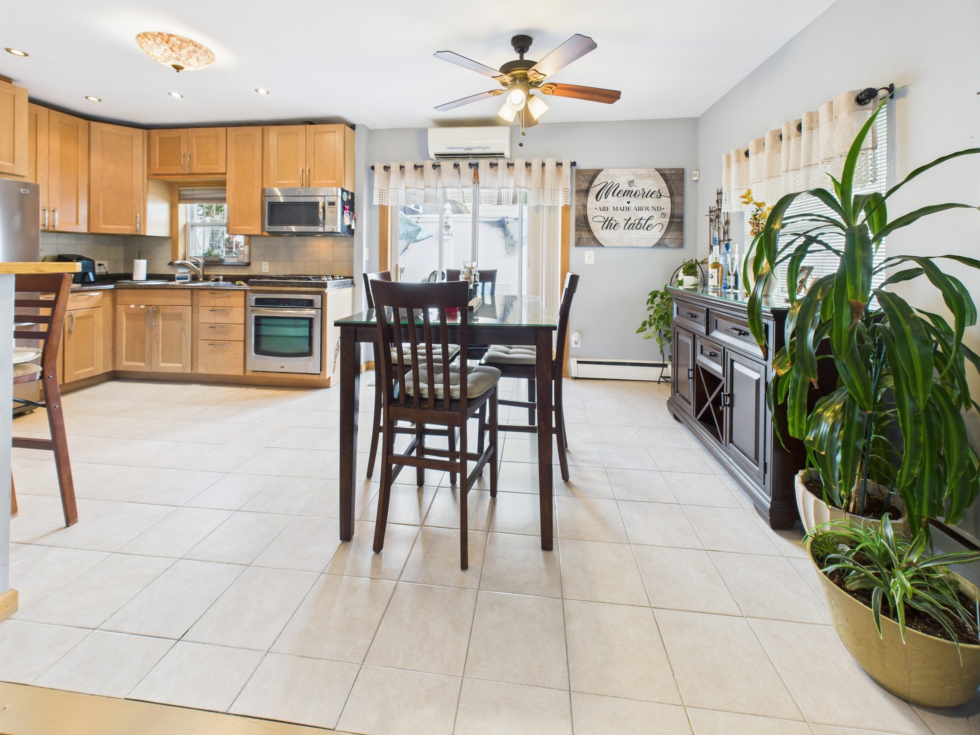 Bronx, New York, 10465, United States, 3 Bedrooms Bedrooms, ,3 BathroomsBathrooms,Residential,For Sale,1895148