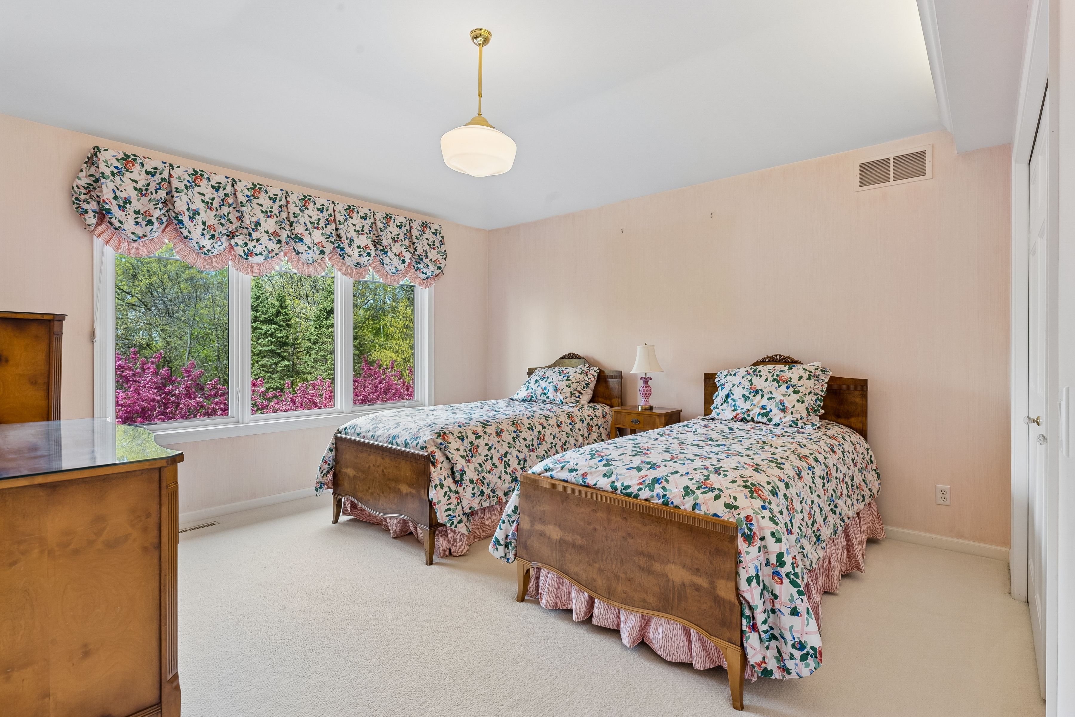  Graceful Executive Living in a Serene Edina Setting - 物件實景