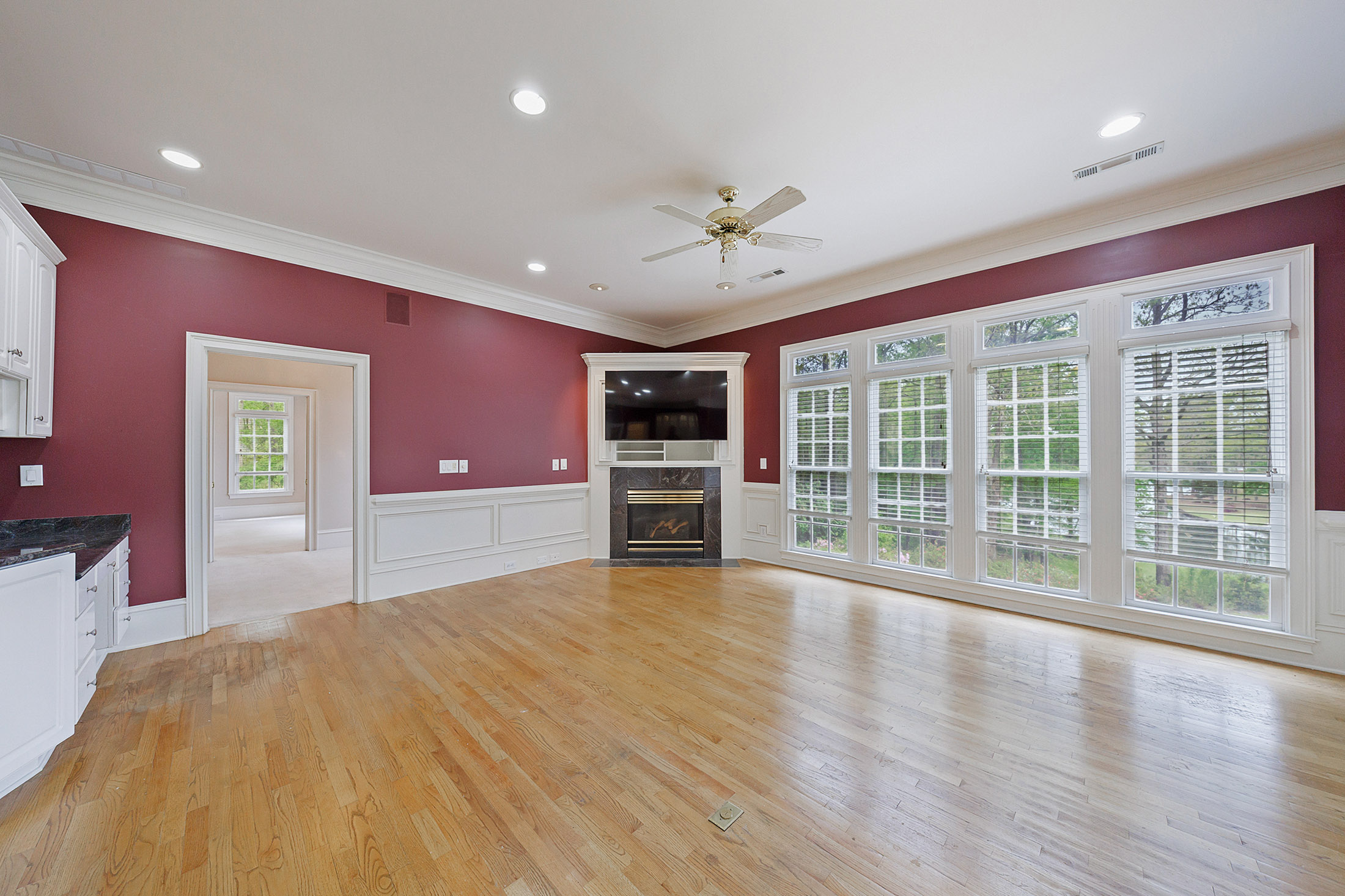  A Rare Opportunity to Own a Developer-Designed Lakefront Estate - 物件實景