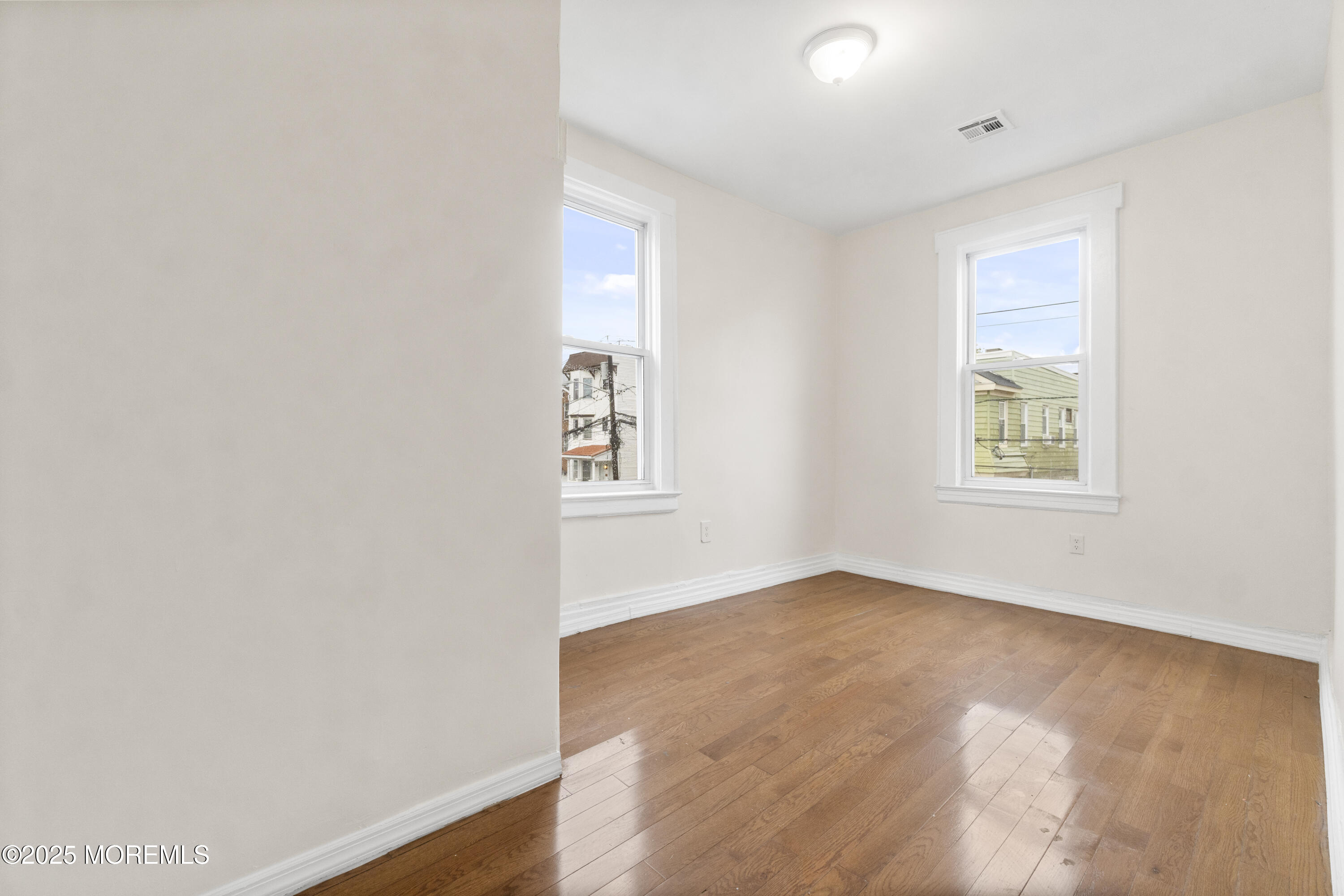 Newark, New Jersey, 07112, United States, 5 Bedrooms Bedrooms, ,2 BathroomsBathrooms,Residential,For Sale,1985719