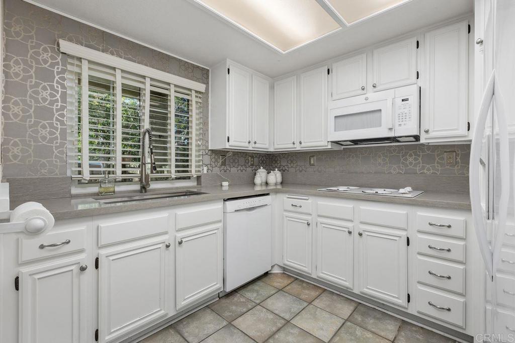 Vista, California, 92081, United States, 2 Bedrooms Bedrooms, ,2 BathroomsBathrooms,Residential,For Sale,1989582