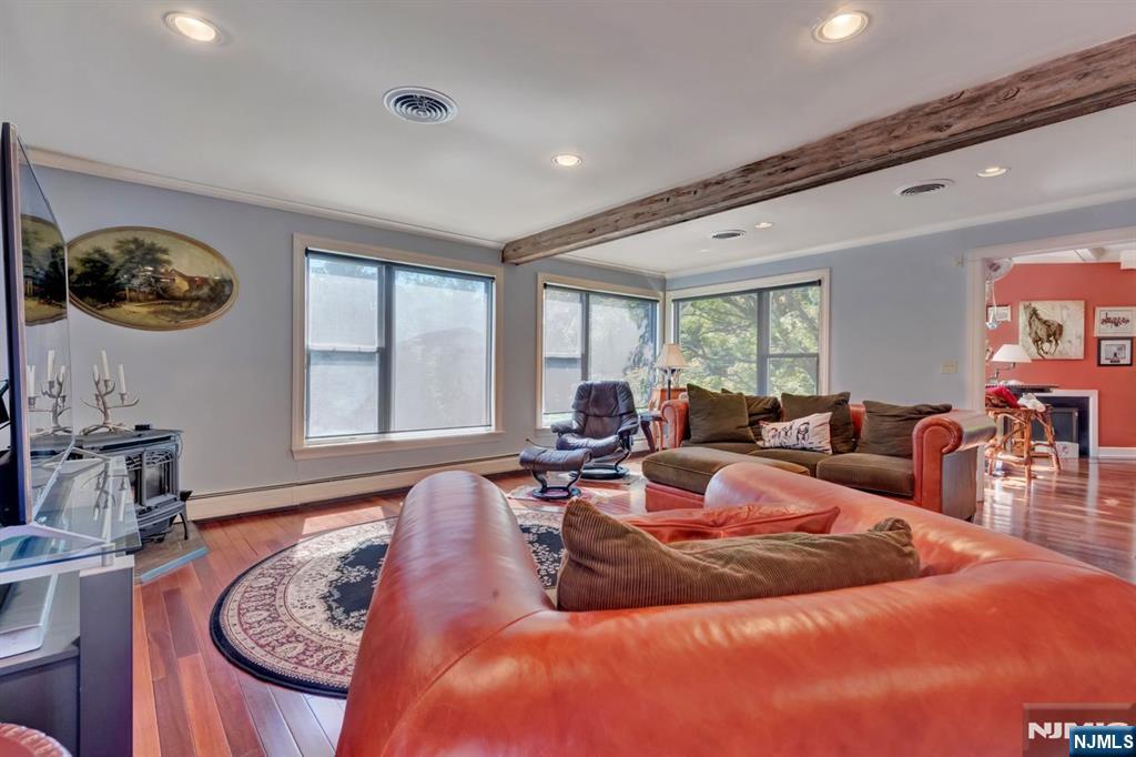 Nanuet, New York, 10954, United States, 6 Bedrooms Bedrooms, ,7 BathroomsBathrooms,Residential,For Sale,1988199