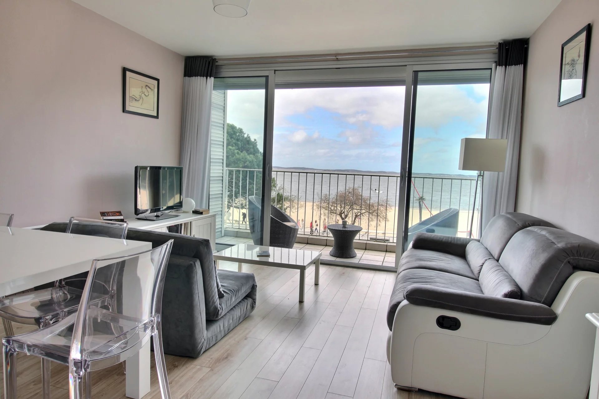 Arcachon, New Aquitaine, 33120, FR, 1 Bedroom Bedrooms, ,2 BathroomsBathrooms,Residential,For Sale,1491637