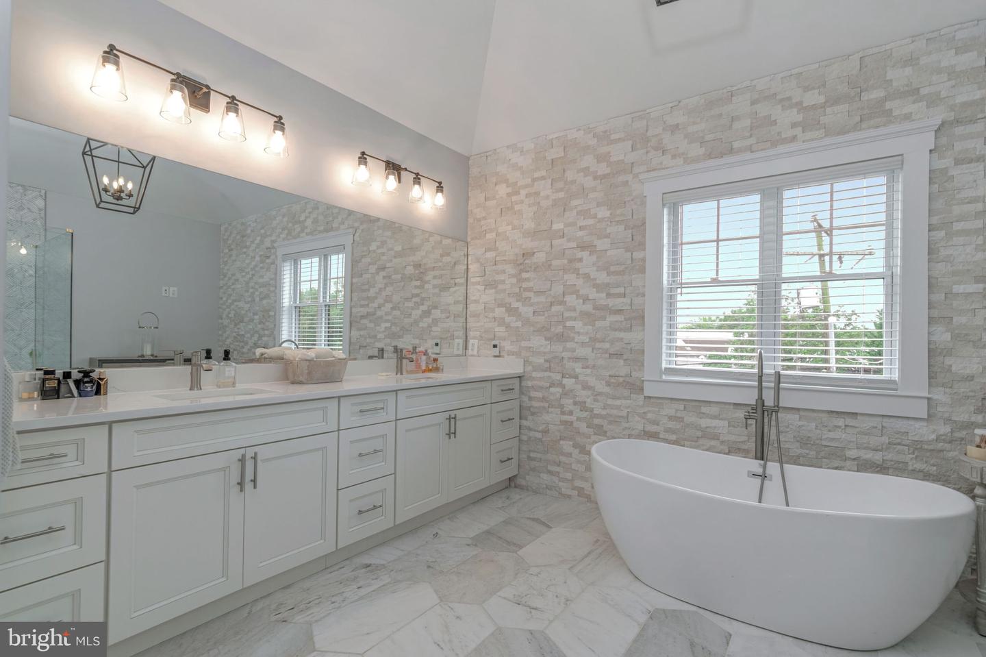 Fairfax, Virginia, 22030, United States, 6 Bedrooms Bedrooms, ,7 BathroomsBathrooms,Residential,For Sale,1997396