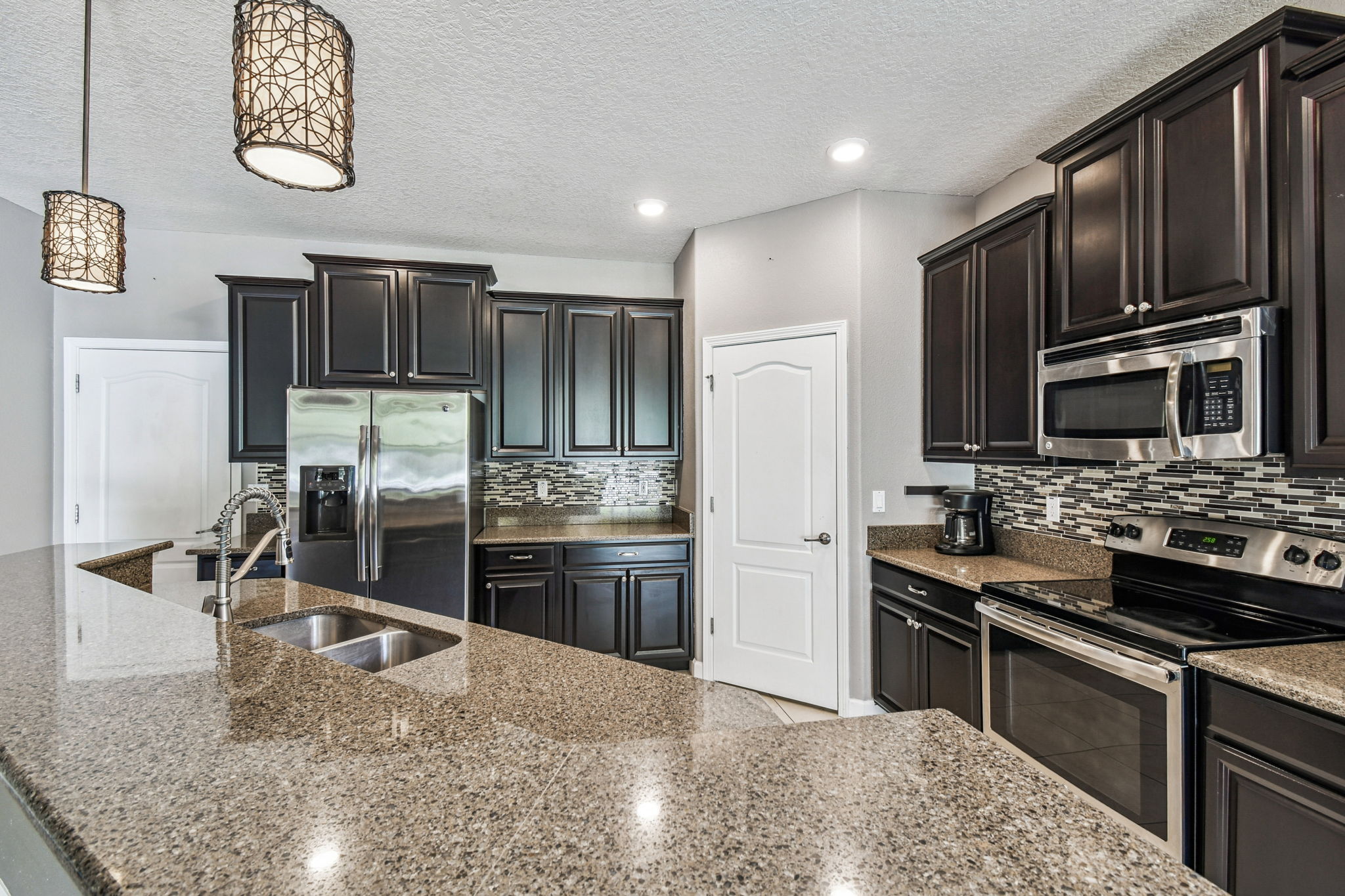 New Port Richey, Florida, 34655, United States, 6 Bedrooms Bedrooms, ,4 BathroomsBathrooms,Residential,For Sale,1980137