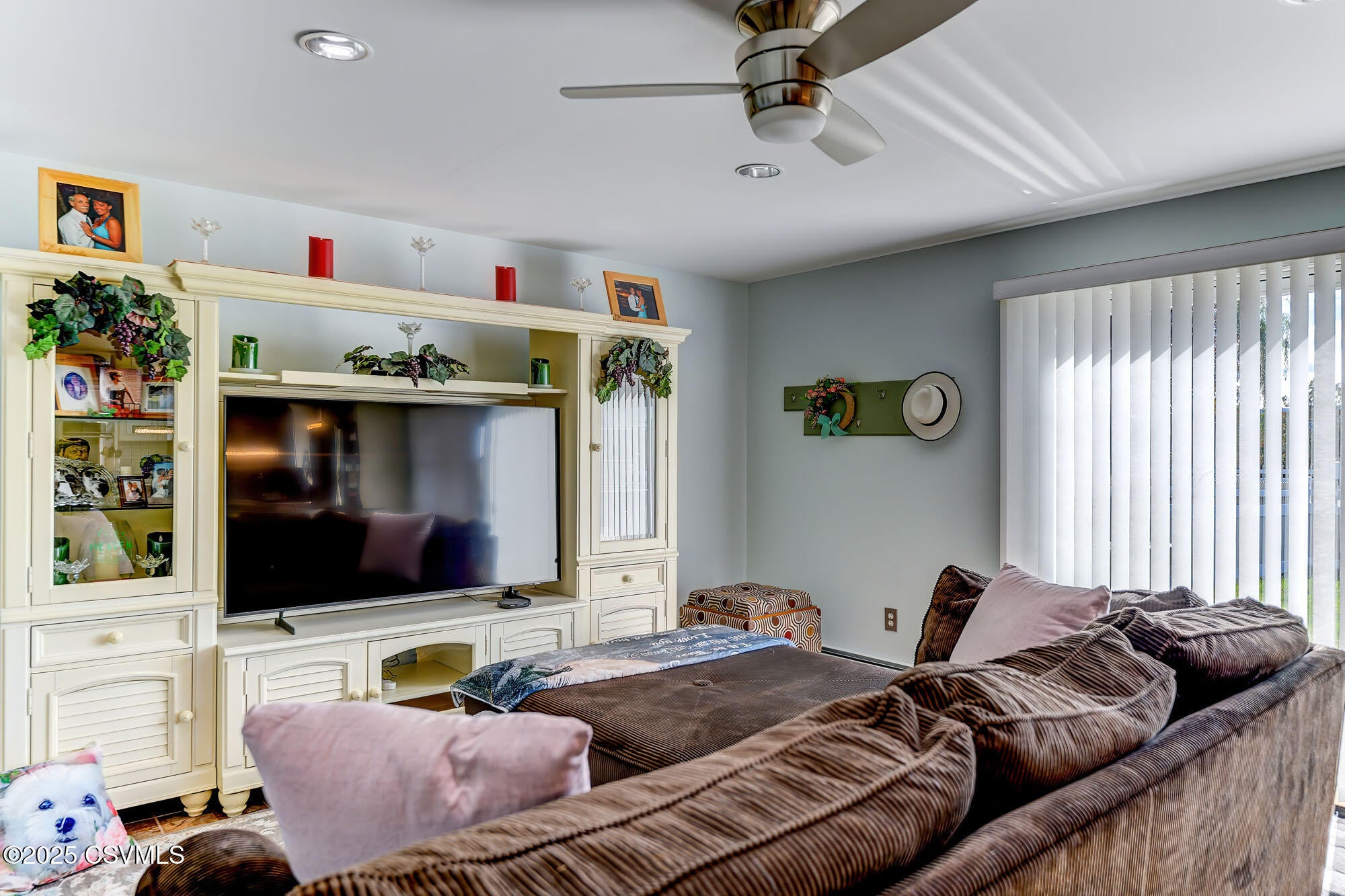 Berwick, Pennsylvania, 18603, United States, 4 Bedrooms Bedrooms, ,3 BathroomsBathrooms,Residential,For Sale,1979458