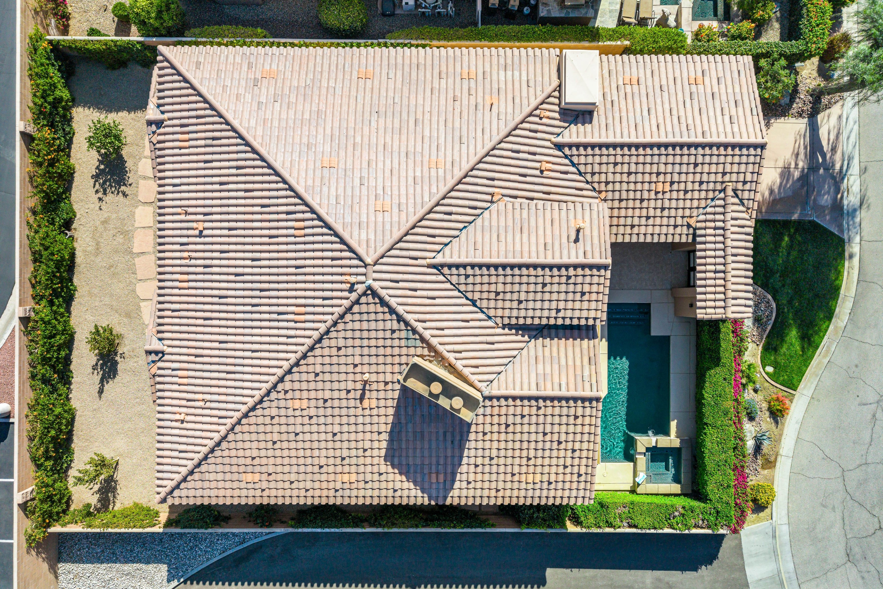  South Facing Gated La Quinta Pool Home - 物件實景
