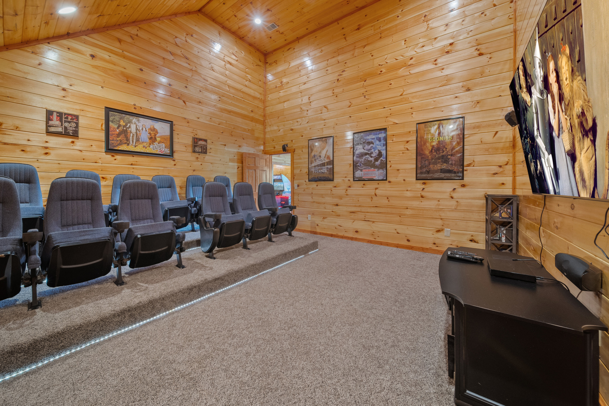 Gatlinburg, Tennessee, 37738, United States, 5 Bedrooms Bedrooms, ,6 BathroomsBathrooms,Residential,For Sale,1914127