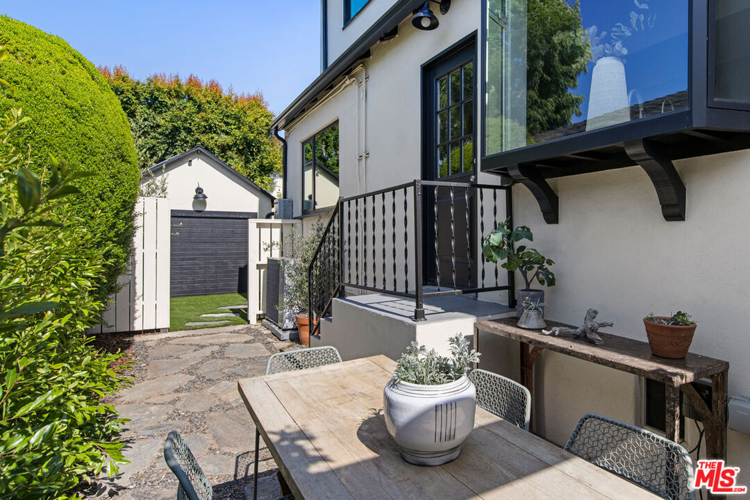Los Angeles, California, 90039, United States, 3 Bedrooms Bedrooms, ,2 BathroomsBathrooms,Residential,For Sale,1856882