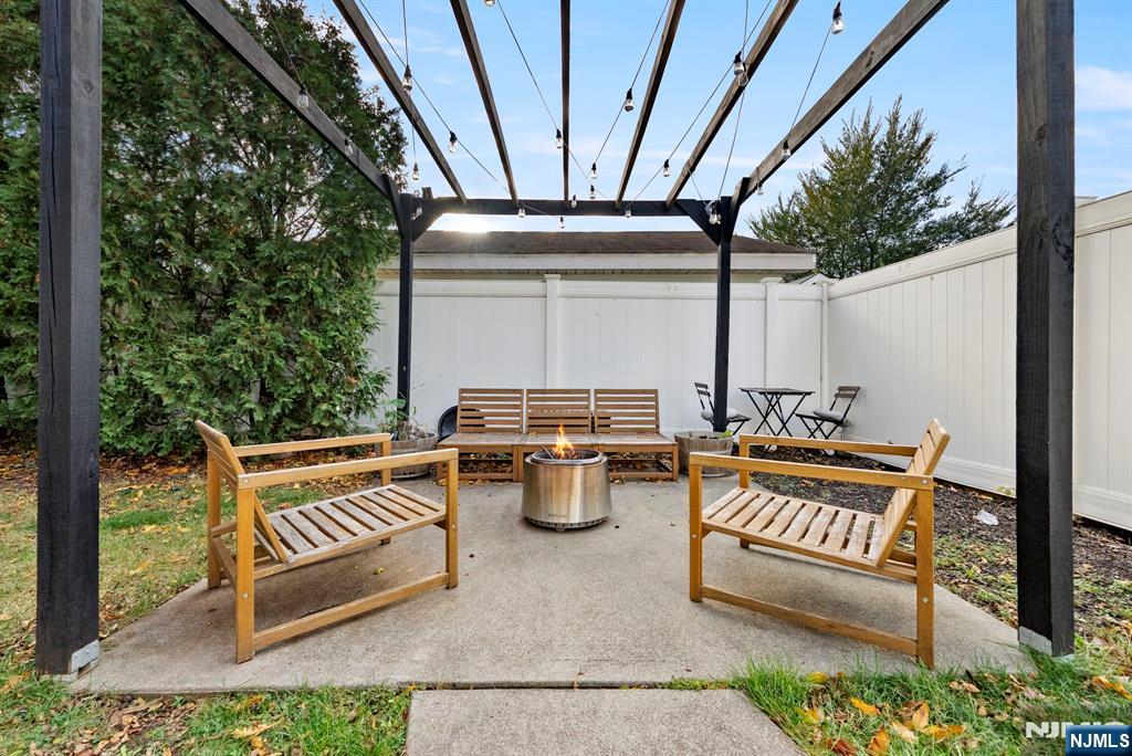 Rutherford, New Jersey, 07070, United States, 4 Bedrooms Bedrooms, ,2 BathroomsBathrooms,Residential,For Sale,1977707