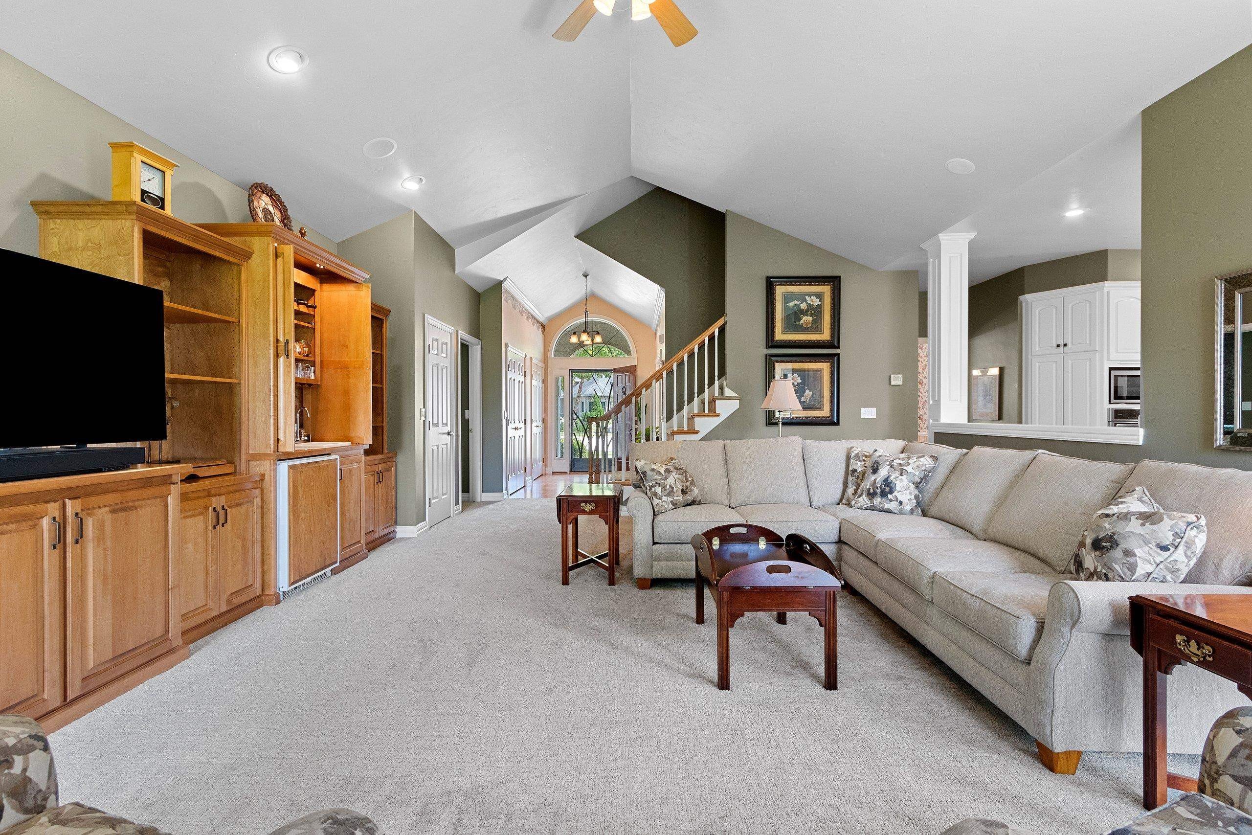 GREEN BAY, Wisconsin, 54302-5254, United States, 5 Bedrooms Bedrooms, ,4 BathroomsBathrooms,Residential,For Sale,1920394