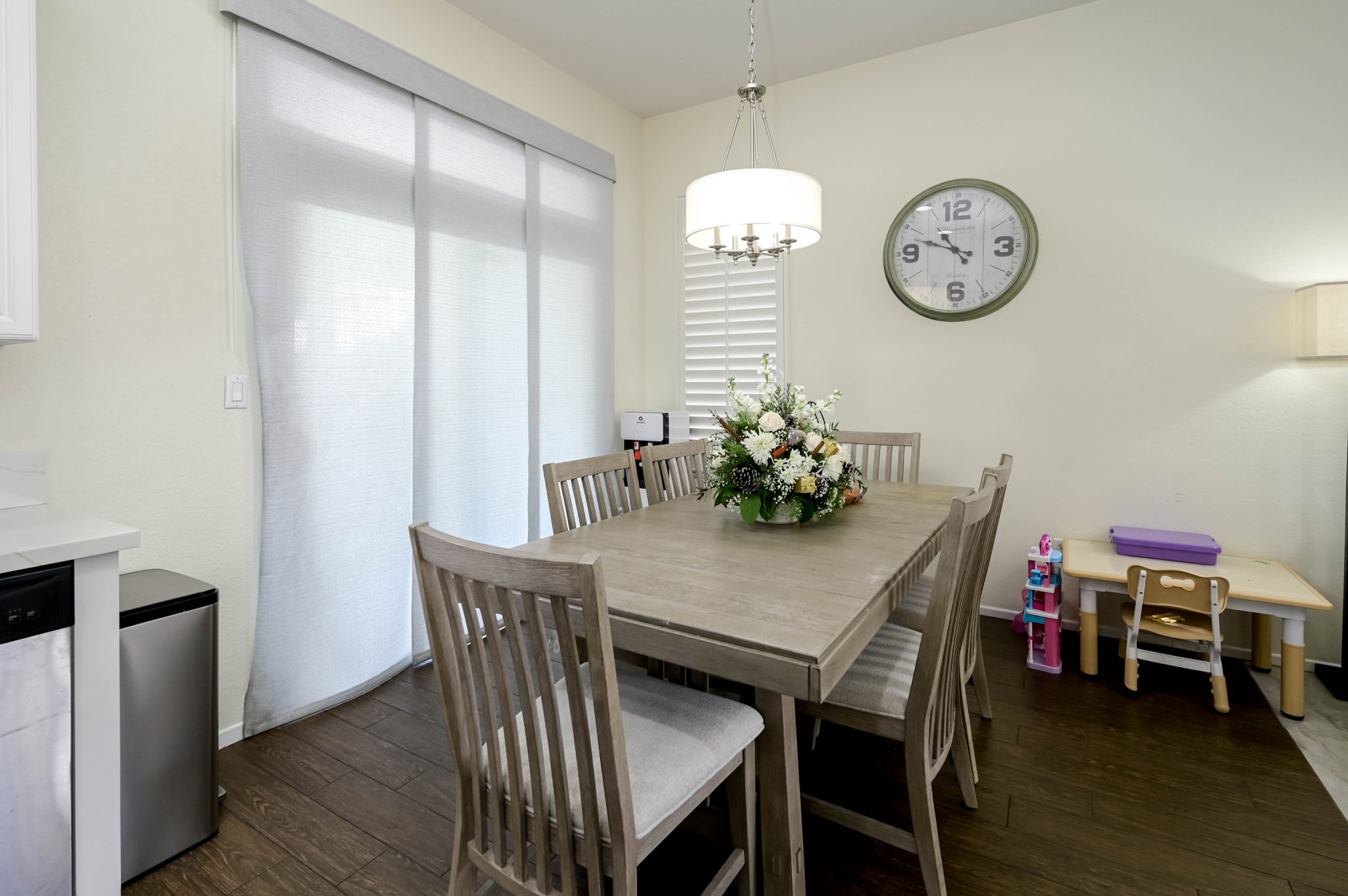 Corona, California, 92879, United States, 2 Bedrooms Bedrooms, ,3 BathroomsBathrooms,Residential,For Sale,2008178