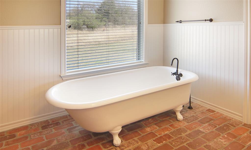 Weatherford, Texas, 76088, United States, 3 Bedrooms Bedrooms, ,3 BathroomsBathrooms,Residential,For Sale,1974096