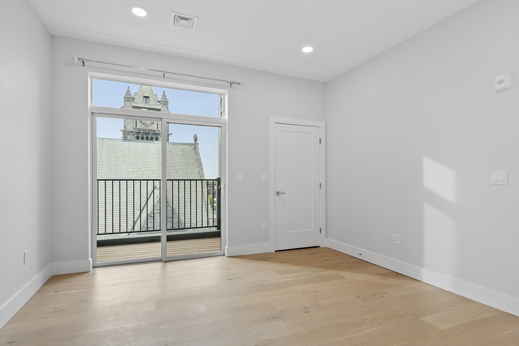 Somerville, Massachusetts, 02143, United States, 2 Bedrooms Bedrooms, ,2 BathroomsBathrooms,Residential,For Sale,1737786