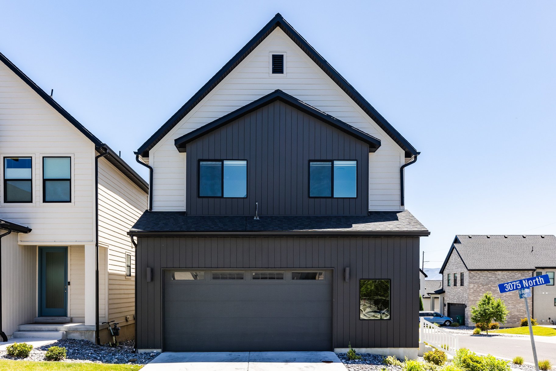  Fully Finished Cottage Style on a Corner Lot - 物件實景