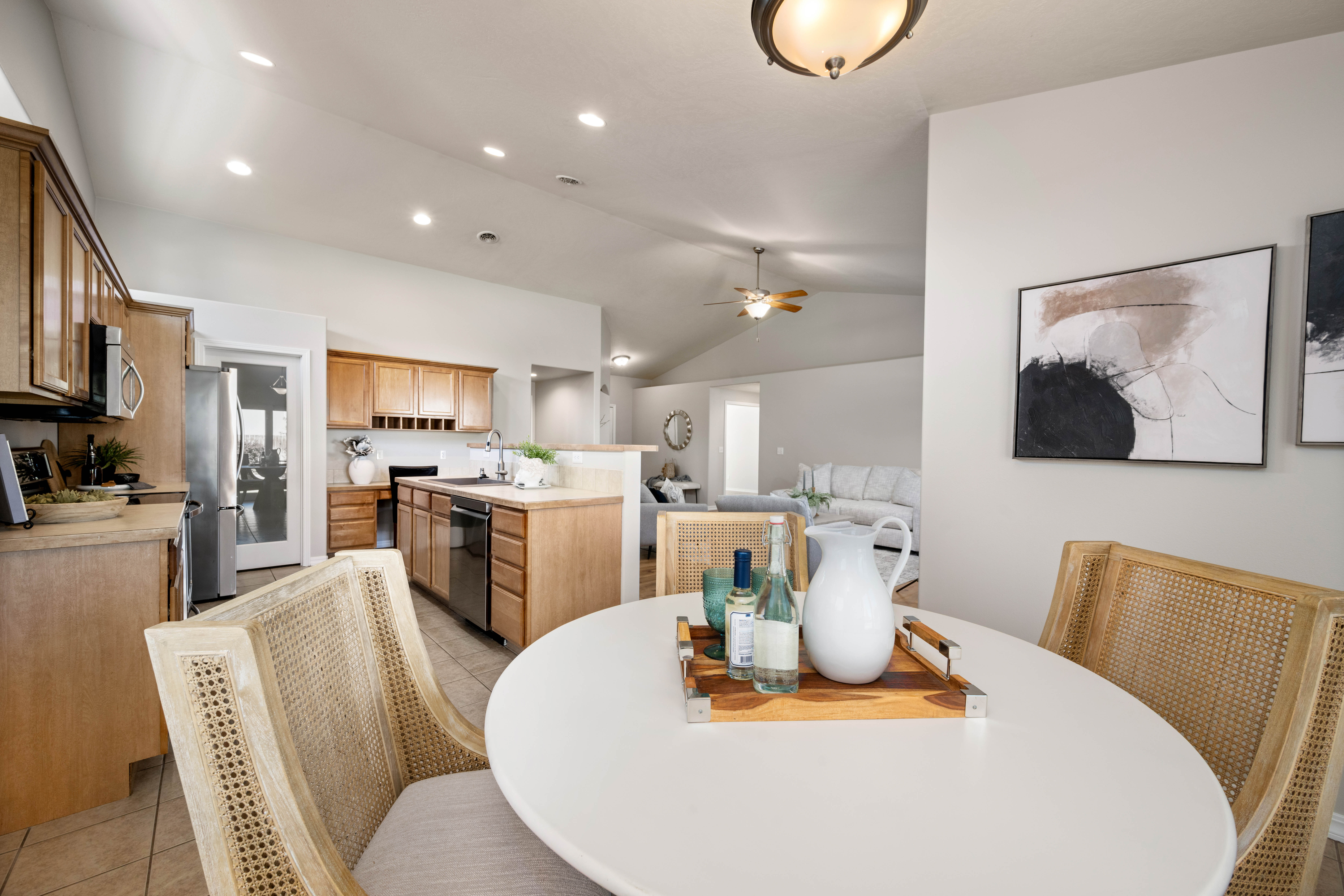  Single Level Living in a Prime Location - 物件實景