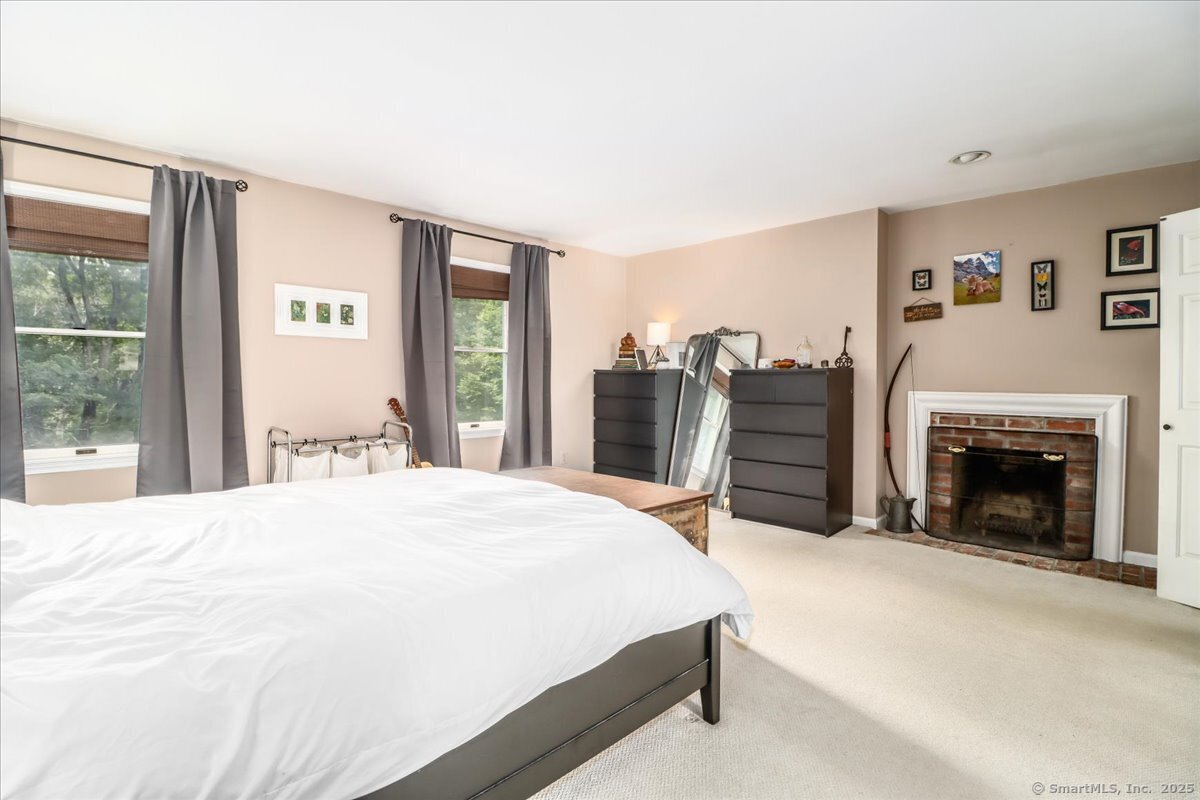 Oxford, Connecticut, 06478, United States, 3 Bedrooms Bedrooms, ,3 BathroomsBathrooms,Residential,For Sale,1916660
