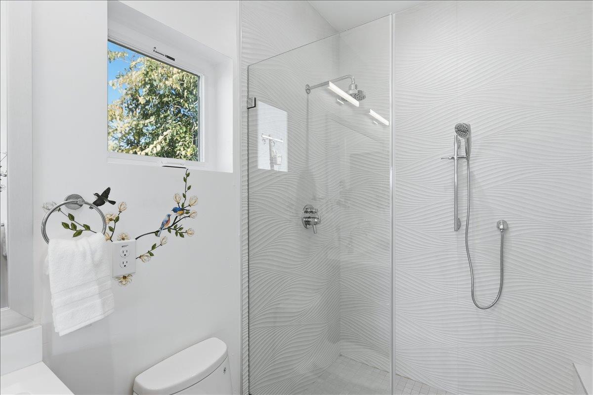 Mountain View, California, 94043, United States, 4 Bedrooms Bedrooms, ,4 BathroomsBathrooms,Residential,For Sale,1989678